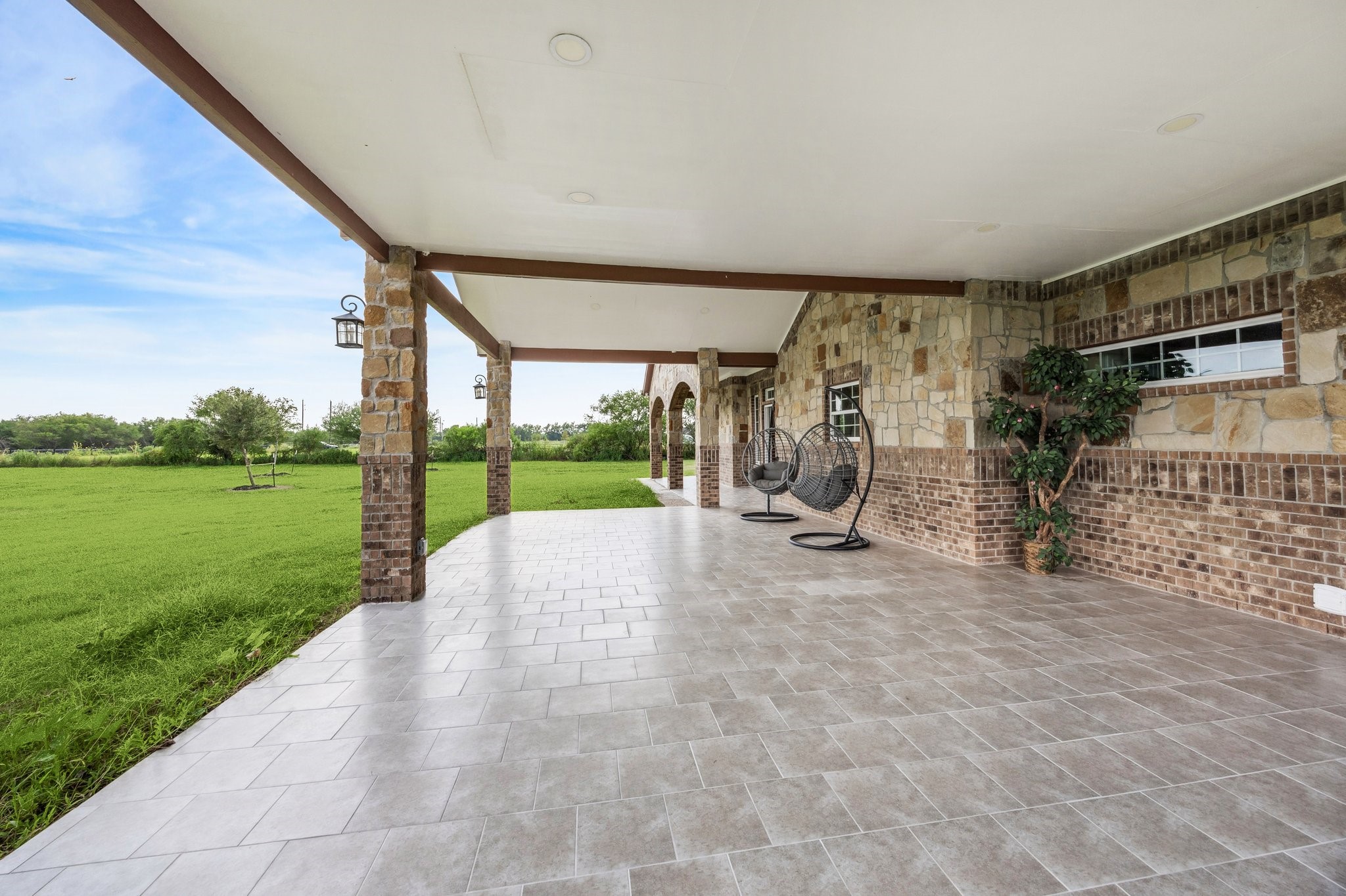 2787 Maler Road Property Photo 13