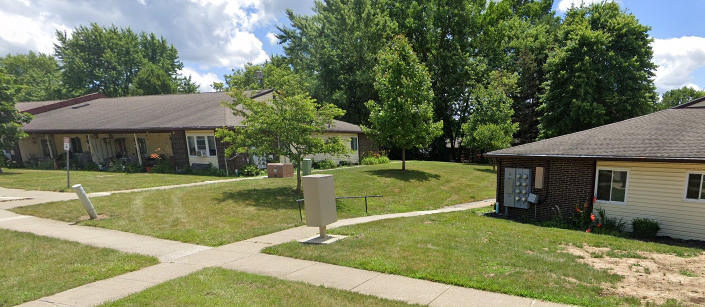 669 Oak Court Drive Property Photo 4