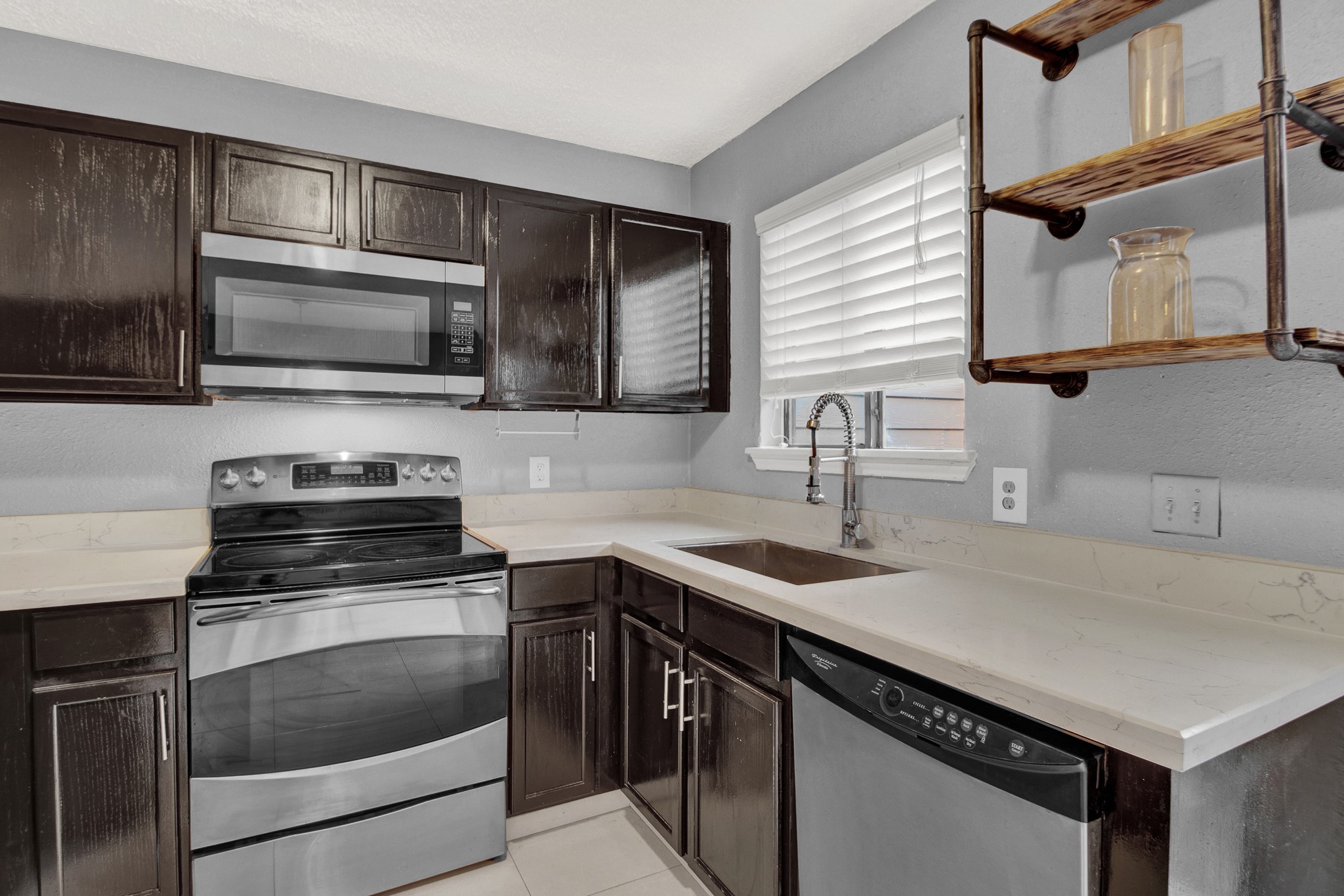 3813 Landmark Drive Property Photo 4