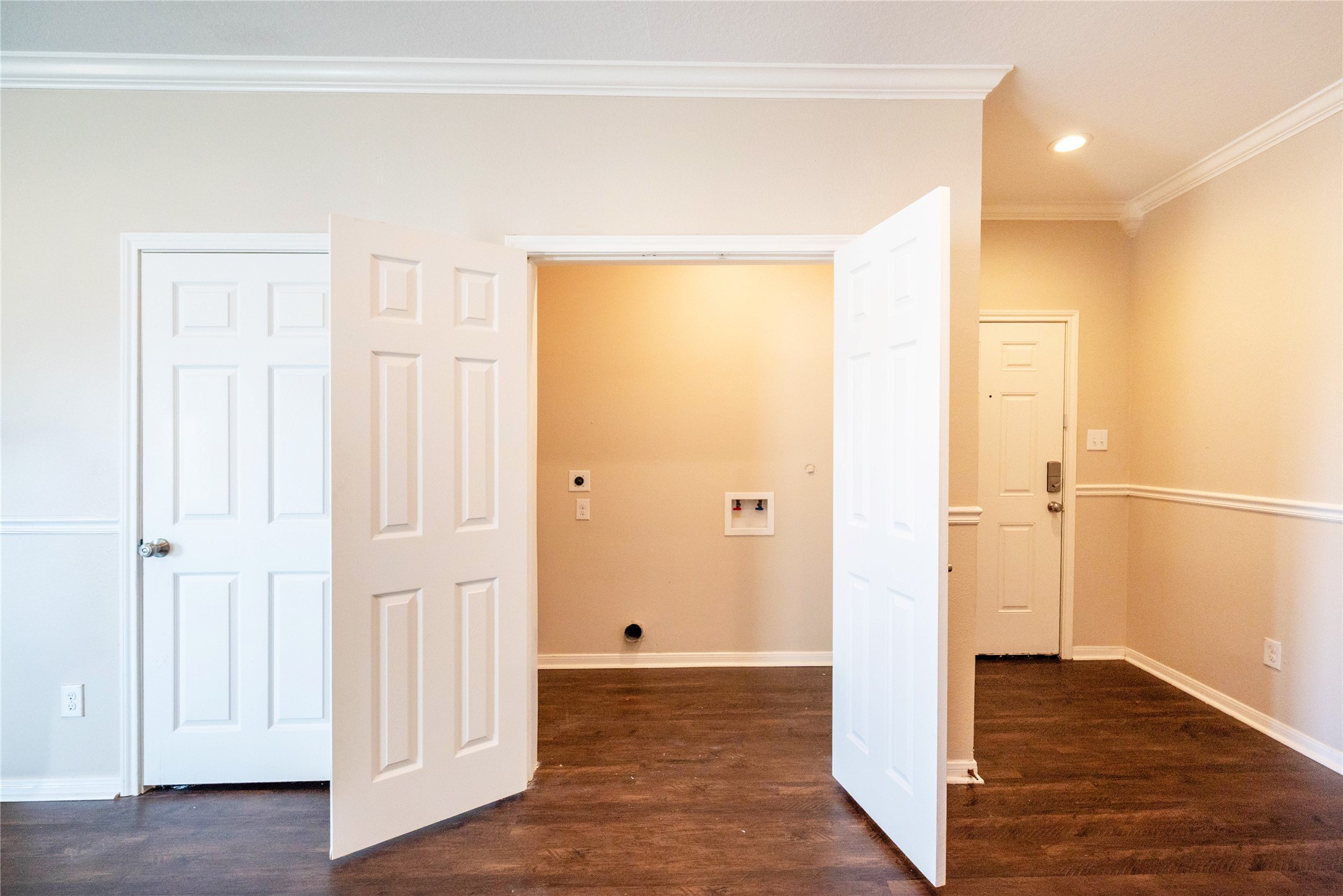 2101 Sealy Street Property Photo 13