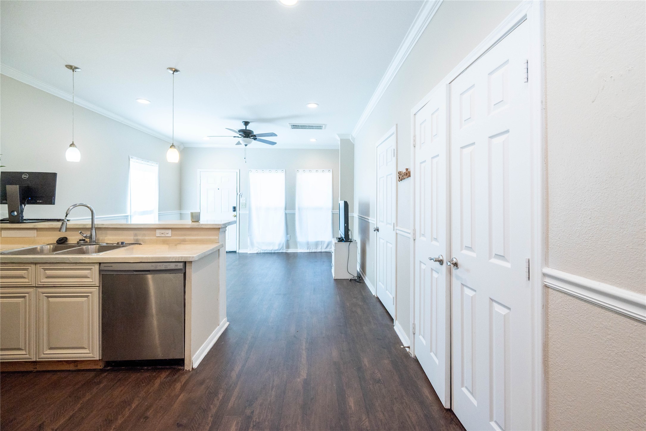 2101 Sealy Street Property Photo 14
