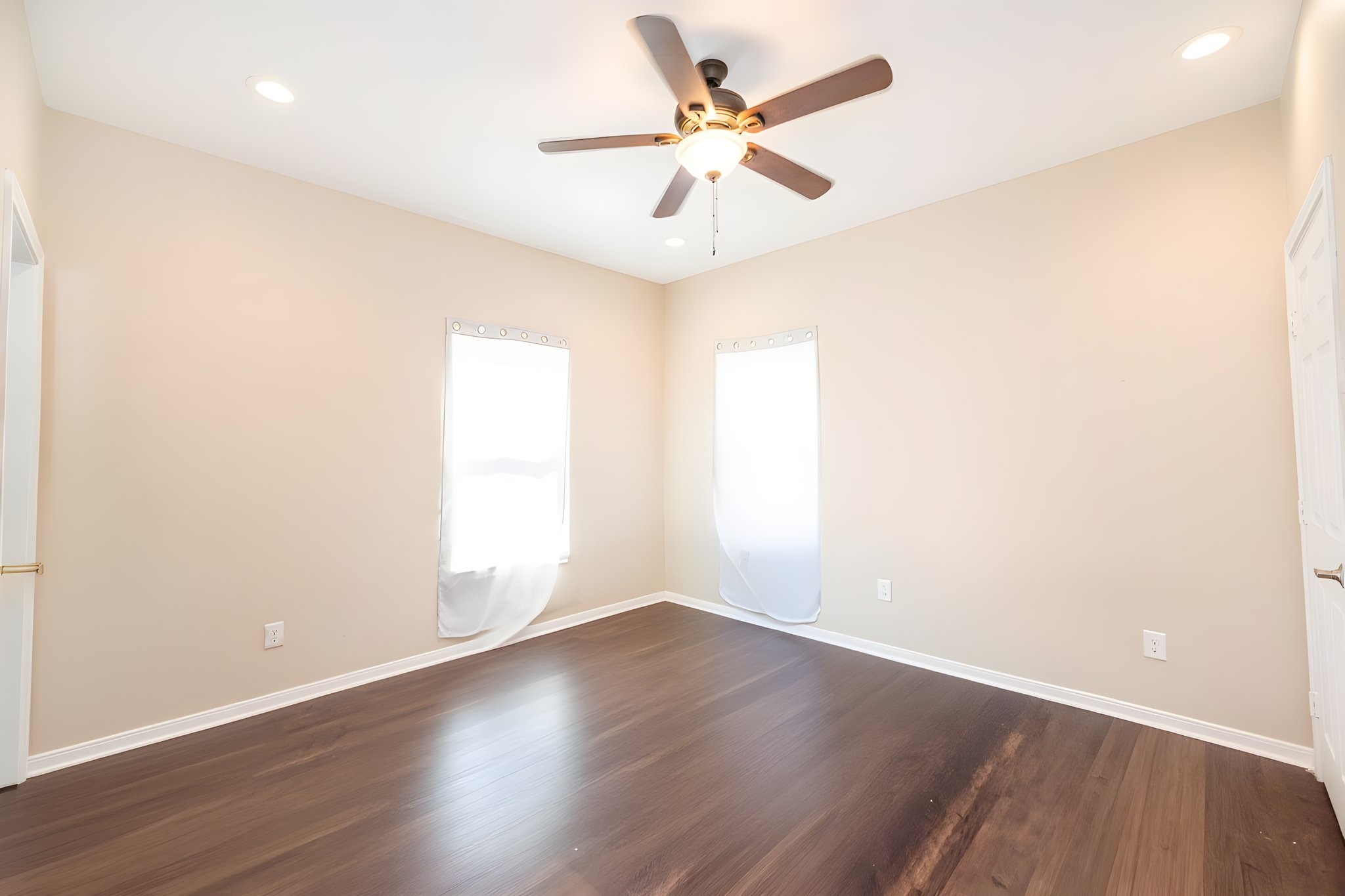 2101 Sealy Street Property Photo 21