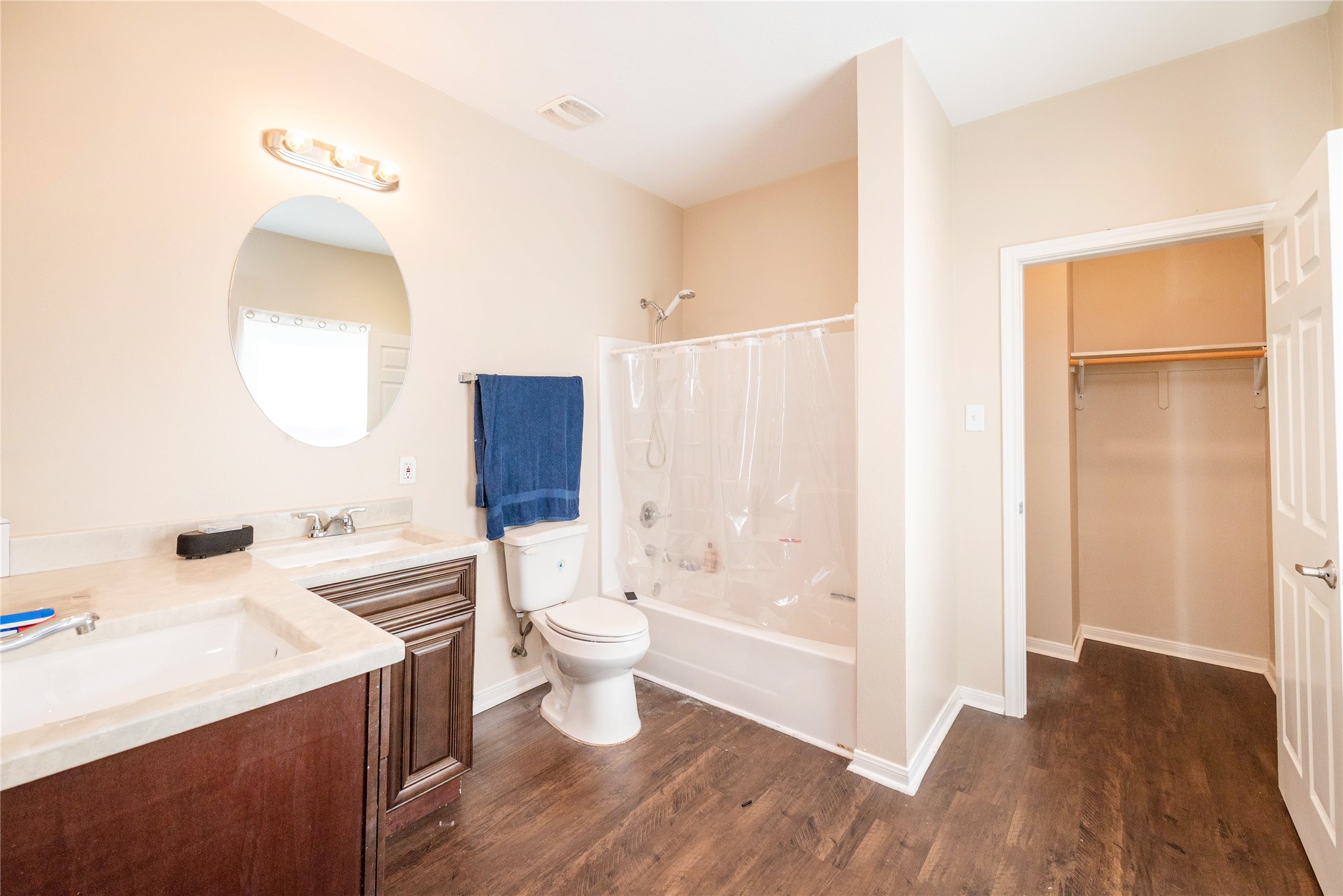 2101 Sealy Street Property Photo 22