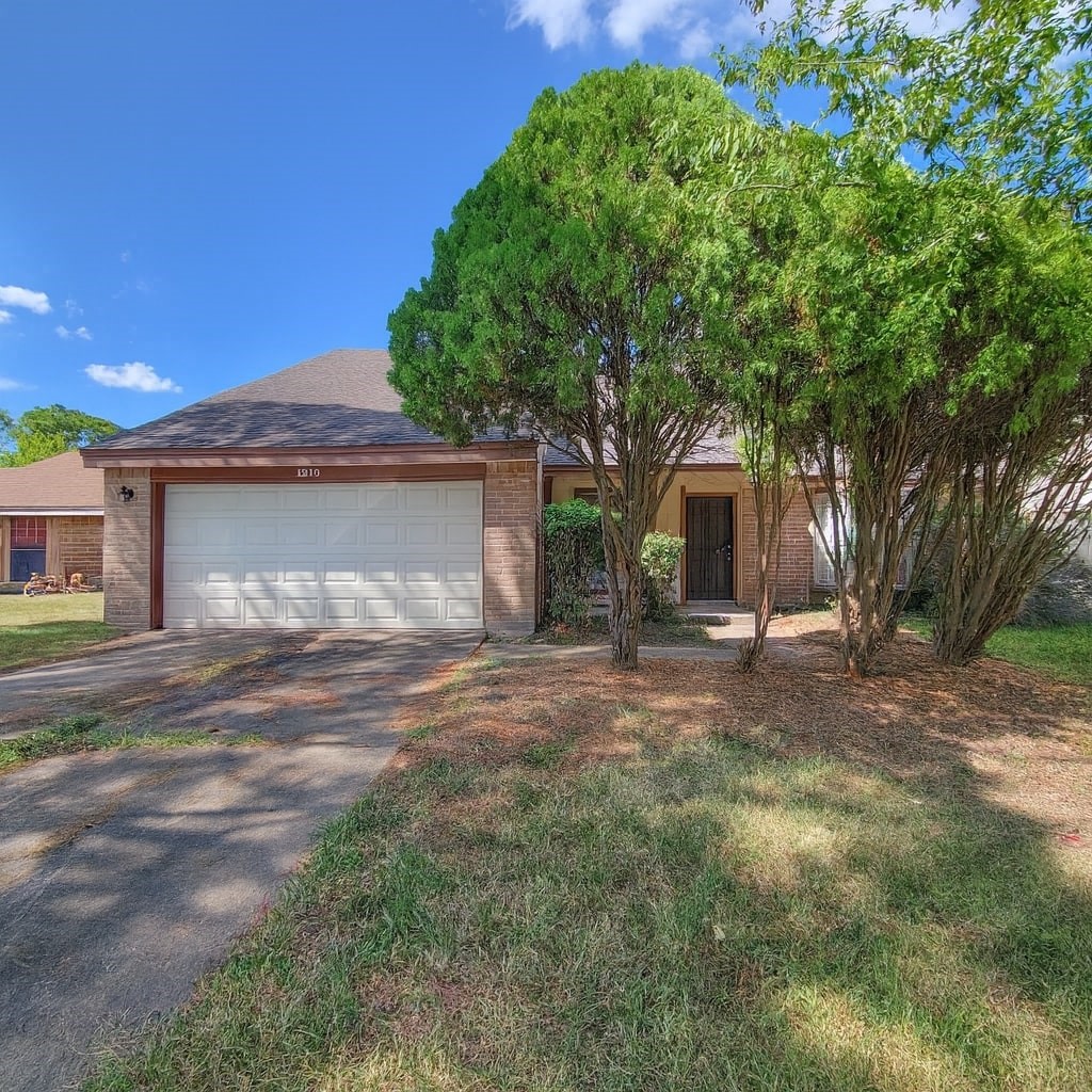 1210 New Tree Lane Property Photo 1