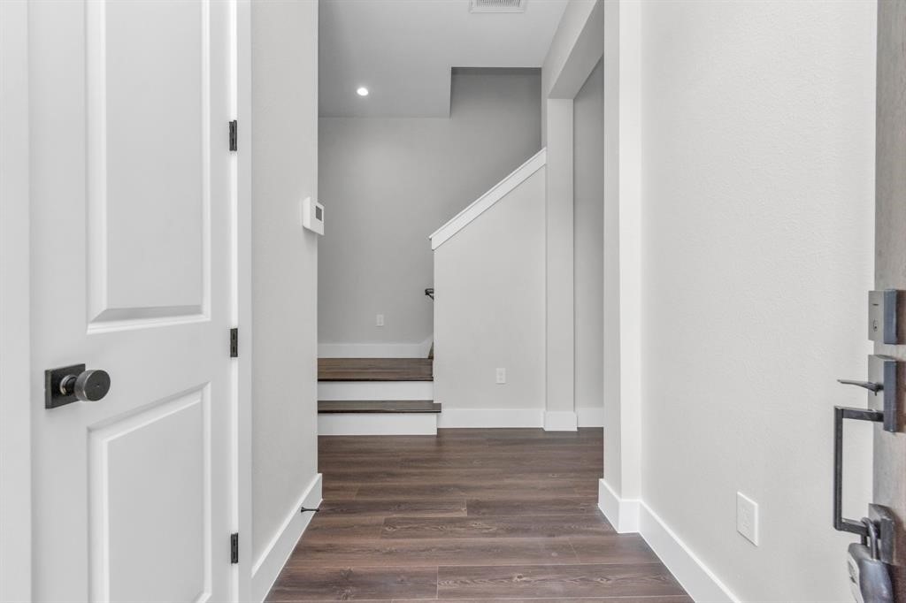 4622 Clover Street Property Photo 6