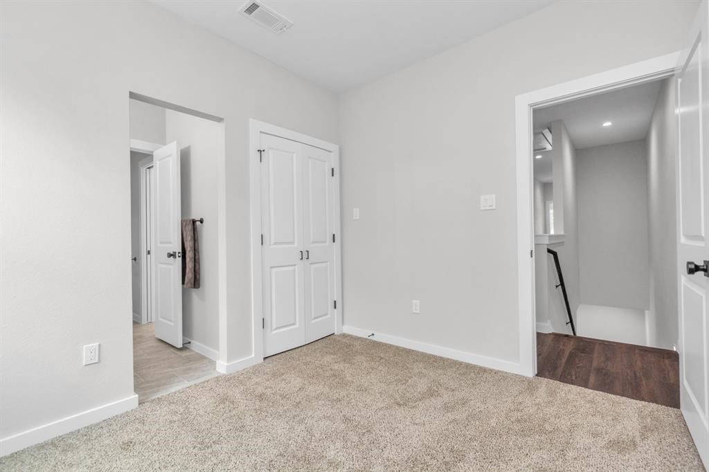 4622 Clover Street Property Photo 8