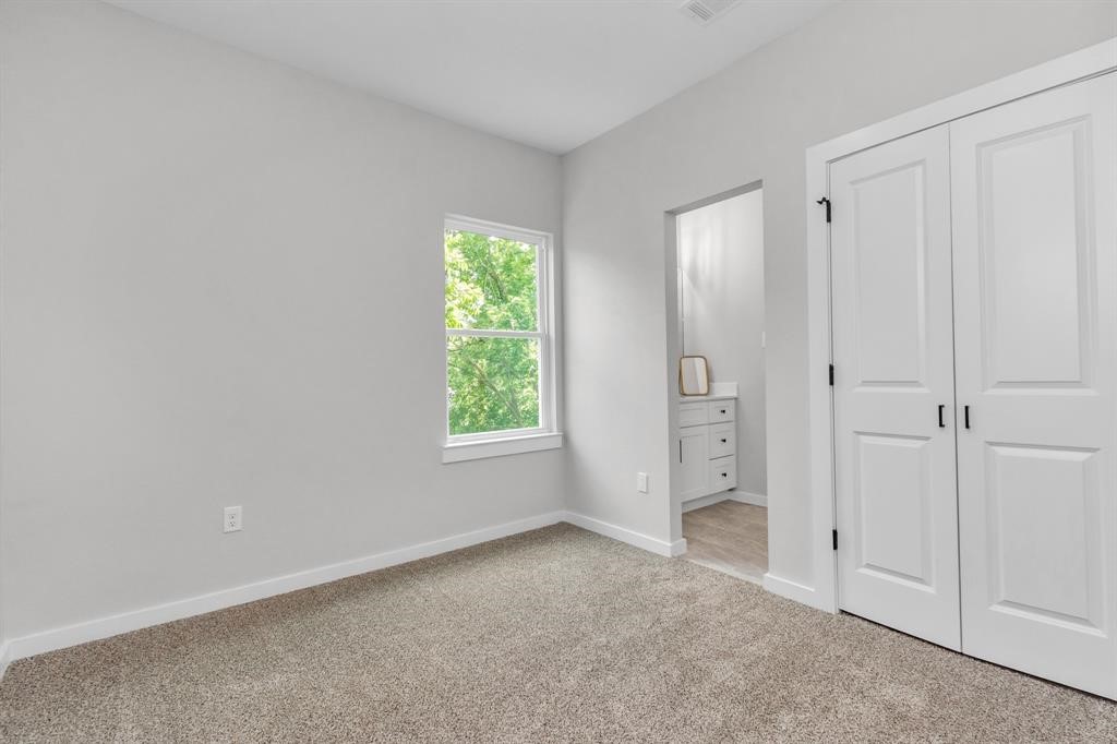 4622 Clover Street Property Photo 9