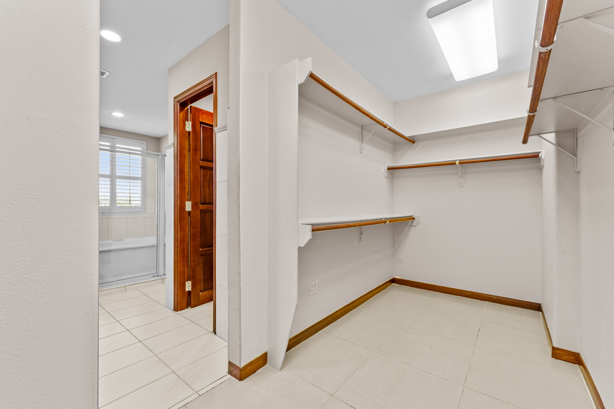 6016 Kirby Drive Property Photo 13