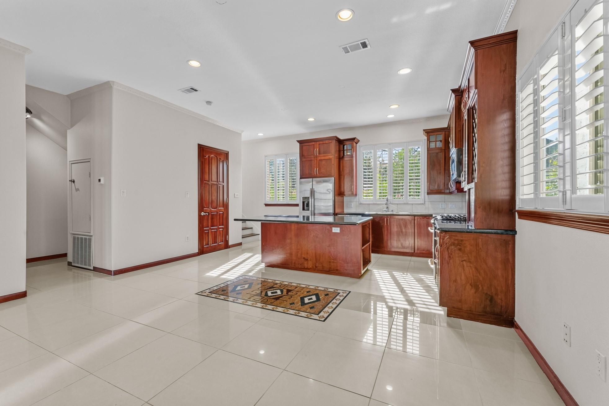 6016 Kirby Drive Property Photo 18