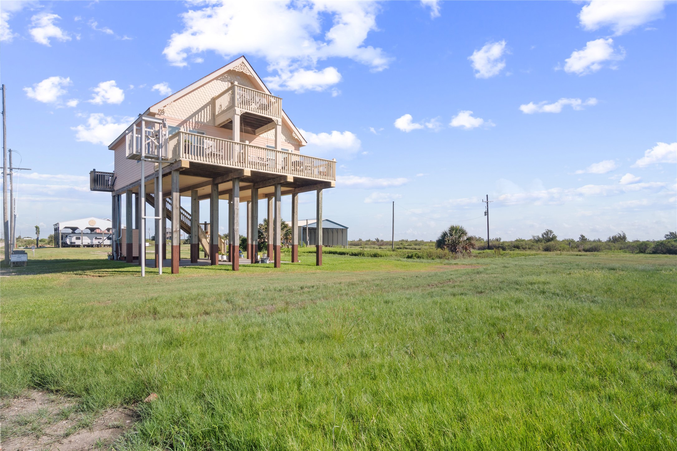 1044 Waco Road Property Photo 1