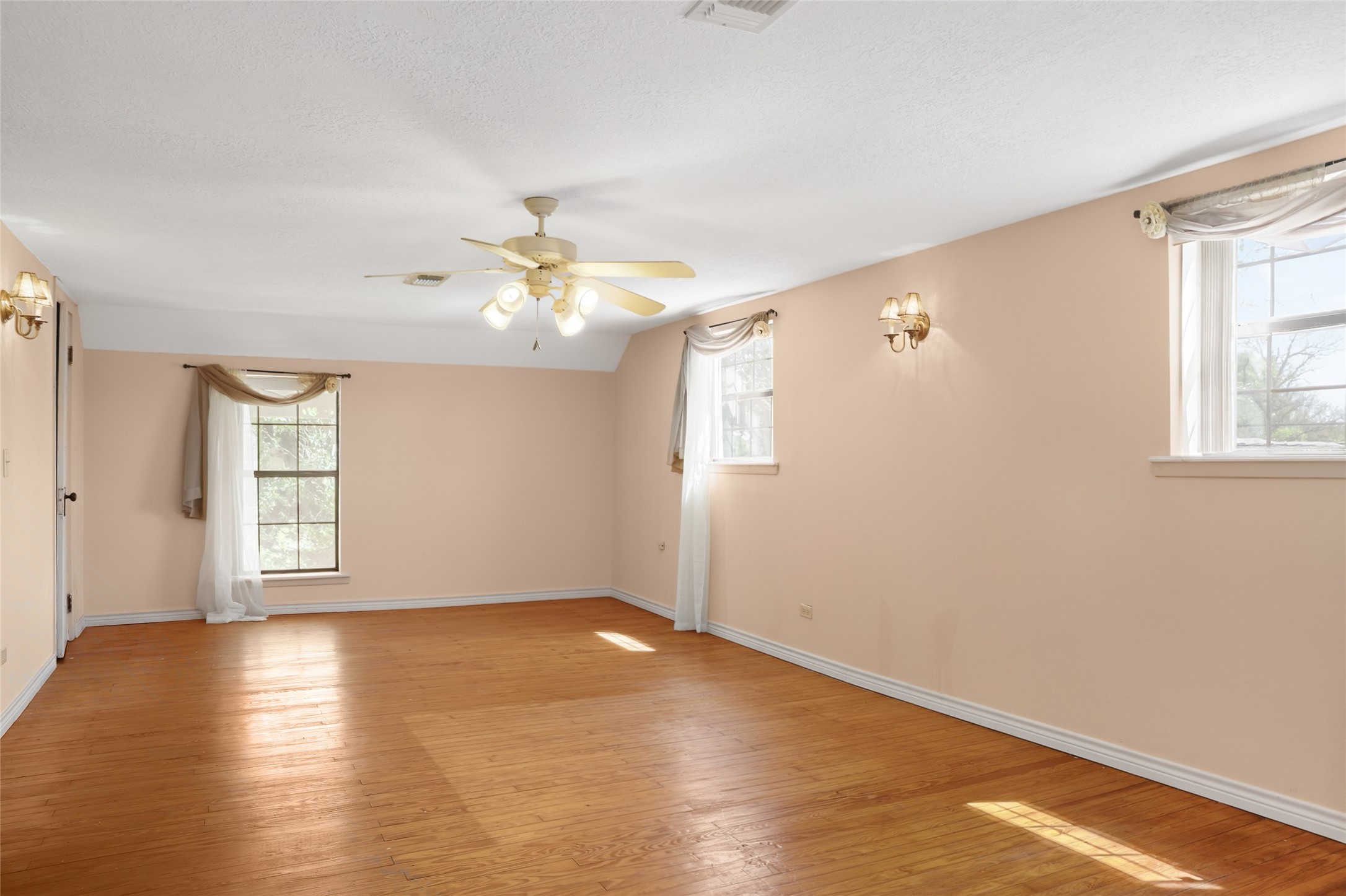 201 N Magnolia Street Property Photo 28