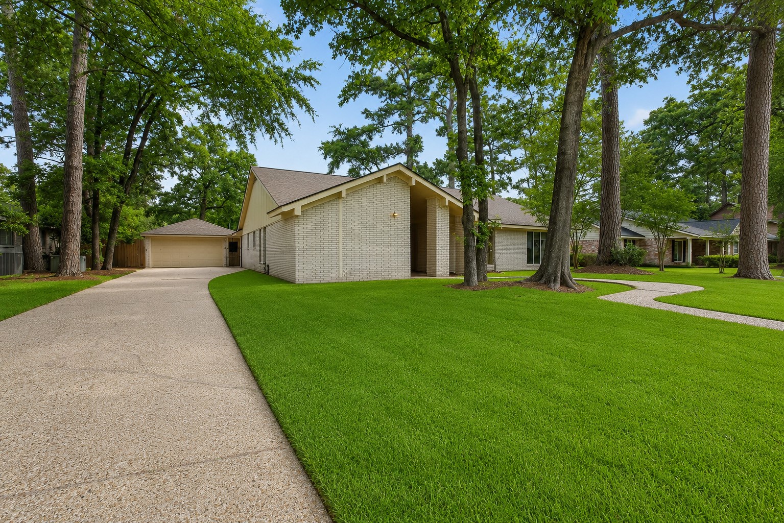 1927 Hidden Creek Drive Property Photo 4