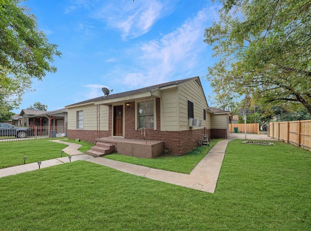 2111 3rd Street Property Photo 2