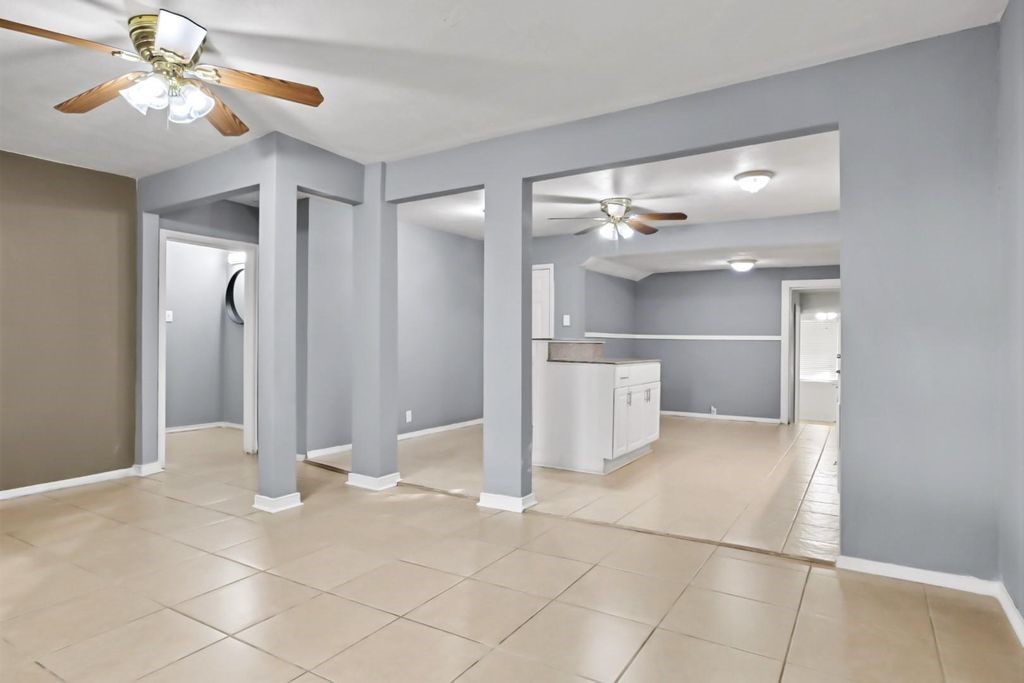 2111 3rd Street Property Photo 3