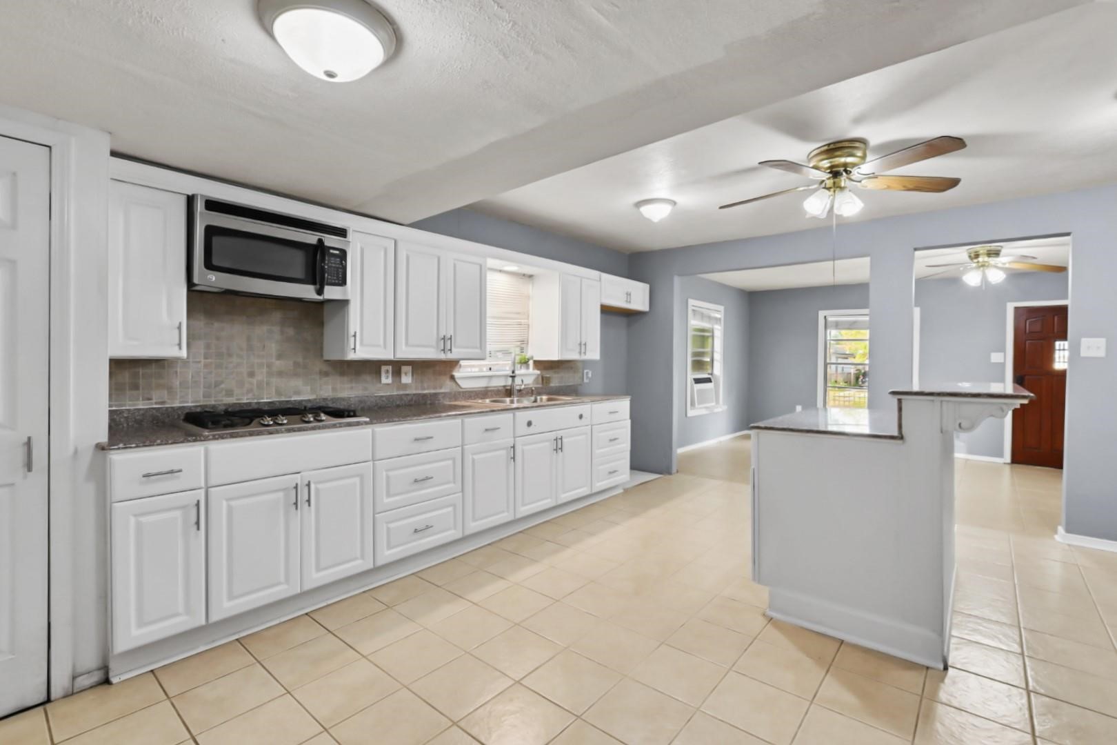 2111 3rd Street Property Photo 6