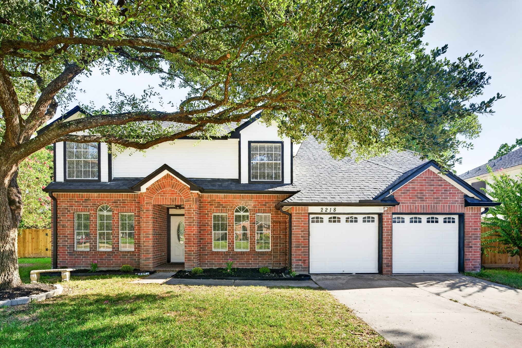 2218 Pincher Creek Drive Property Photo 2