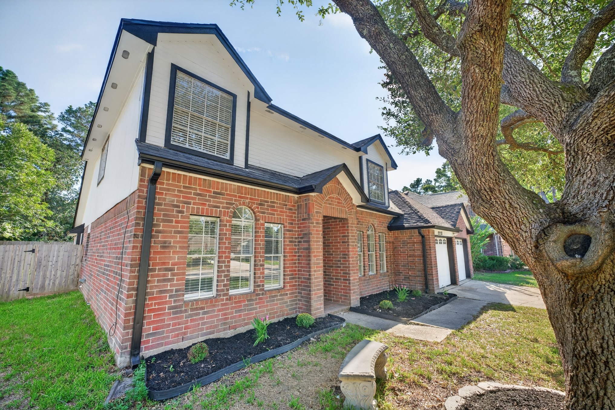 2218 Pincher Creek Drive Property Photo 3