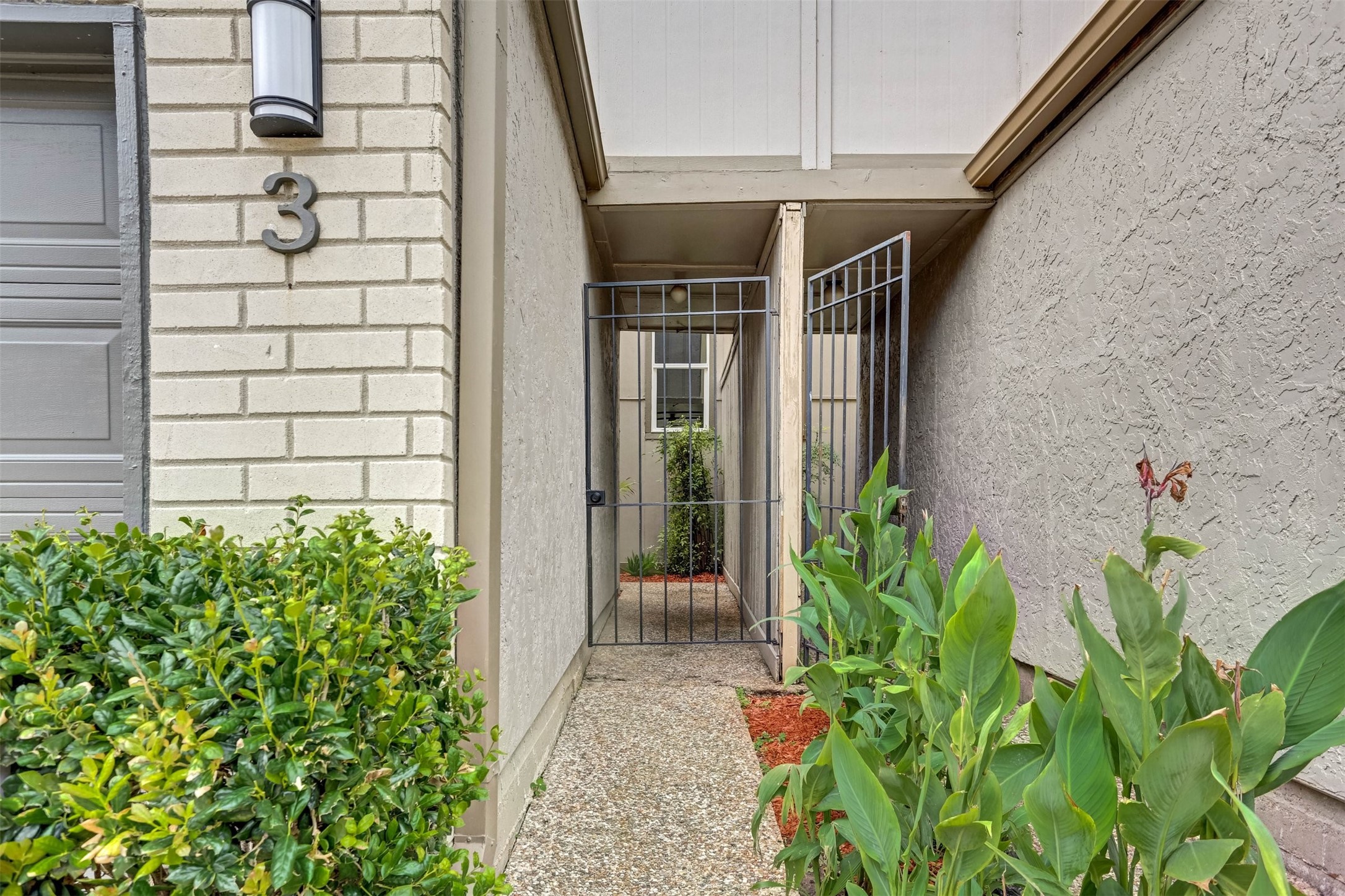 880 Tully Road 3 Property Photo 6
