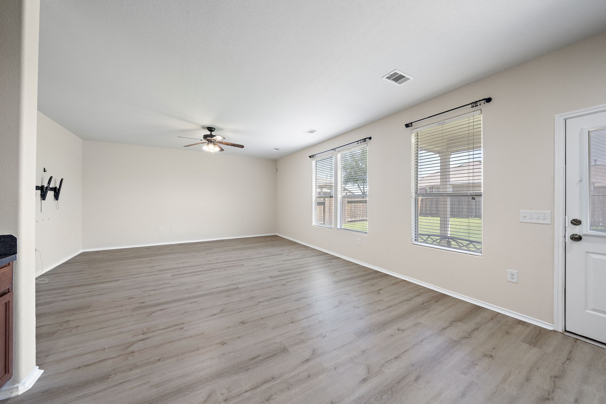 1418 S Maple Drive Property Photo 3