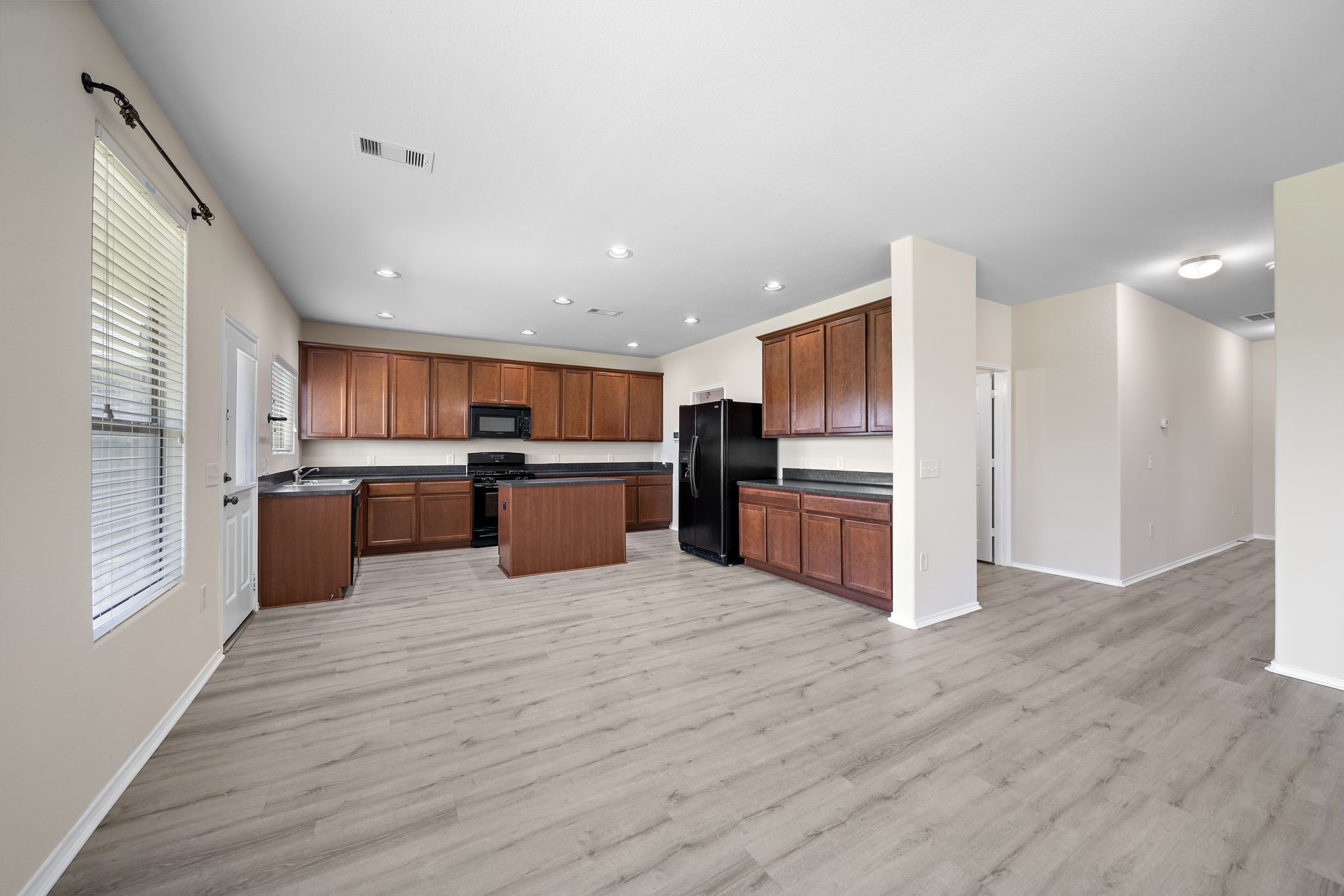 1418 S Maple Drive Property Photo 4