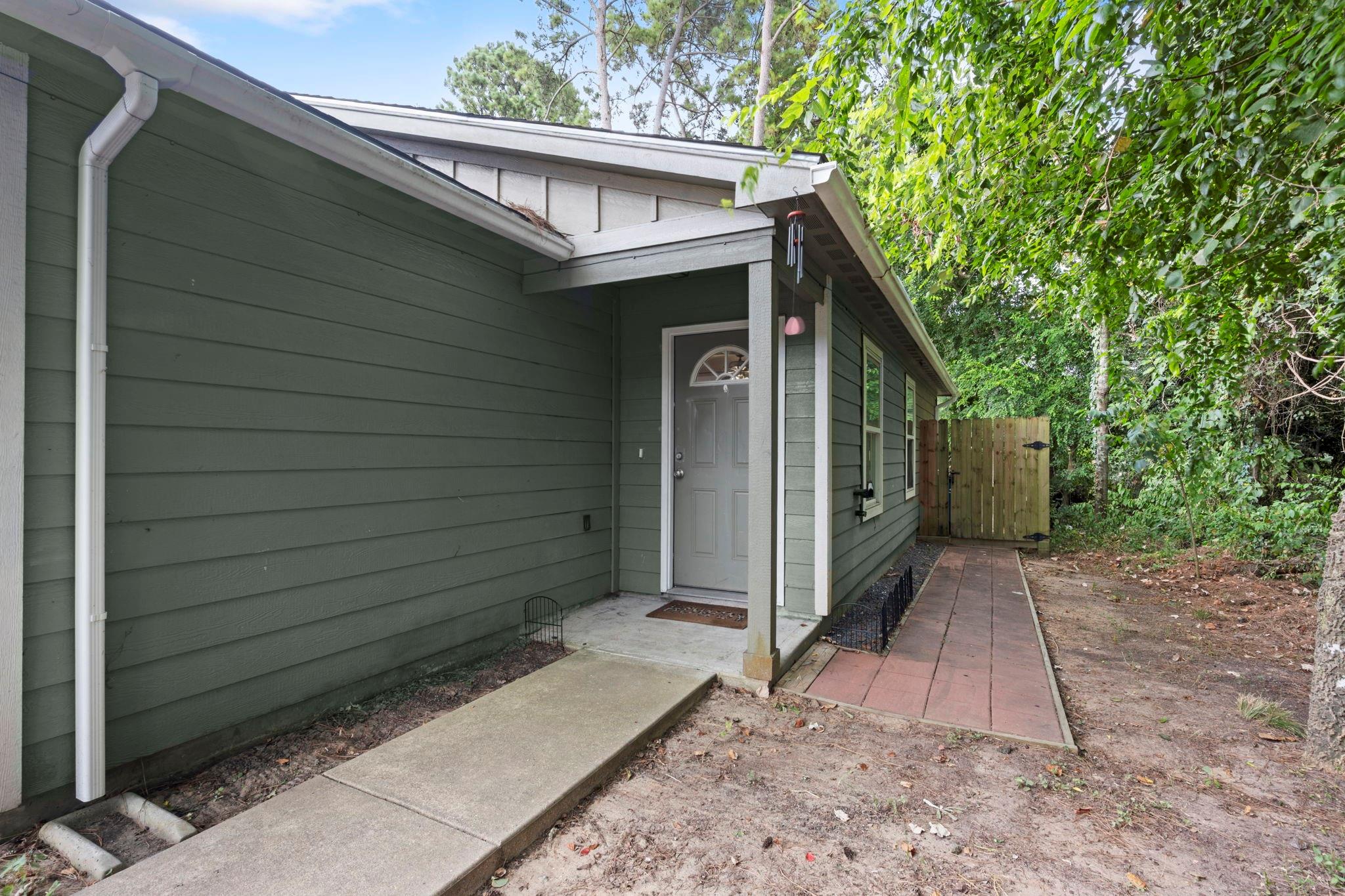 16803 Crestmont Property Photo 1