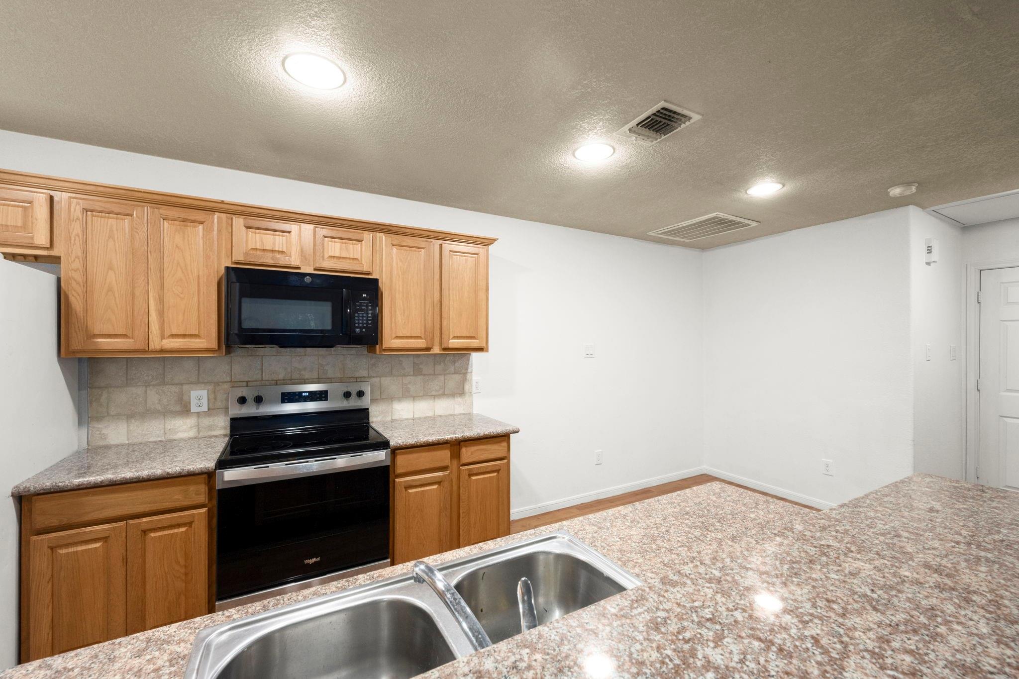 16803 Crestmont Property Photo 12
