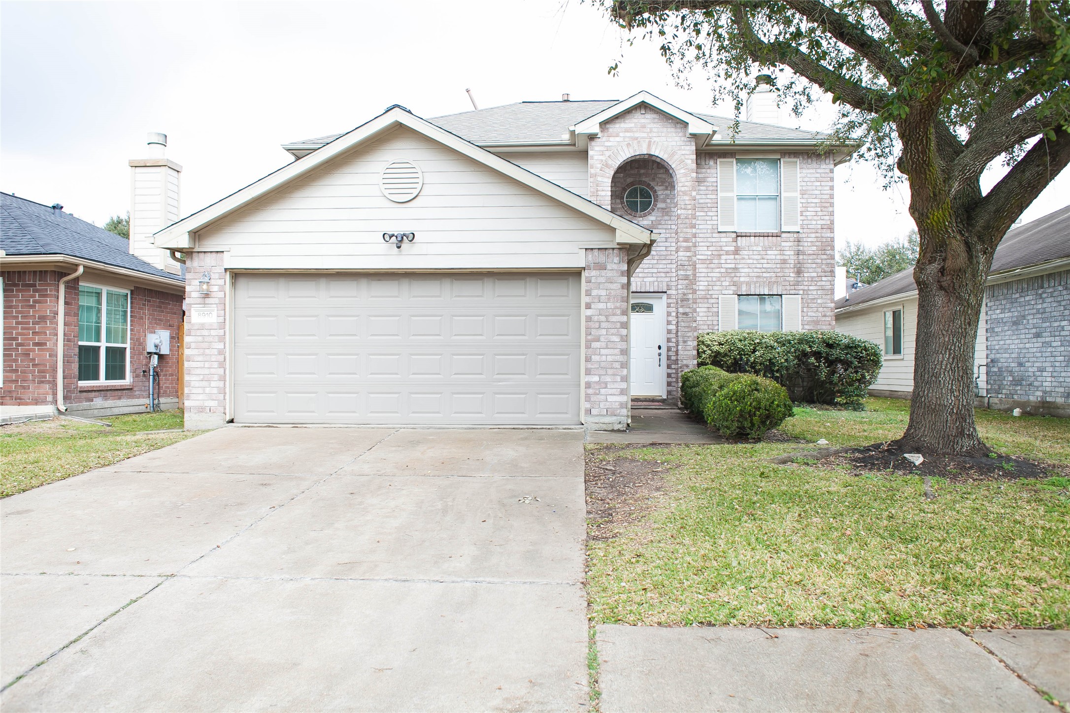 8910 Sage Place Property Photo 1