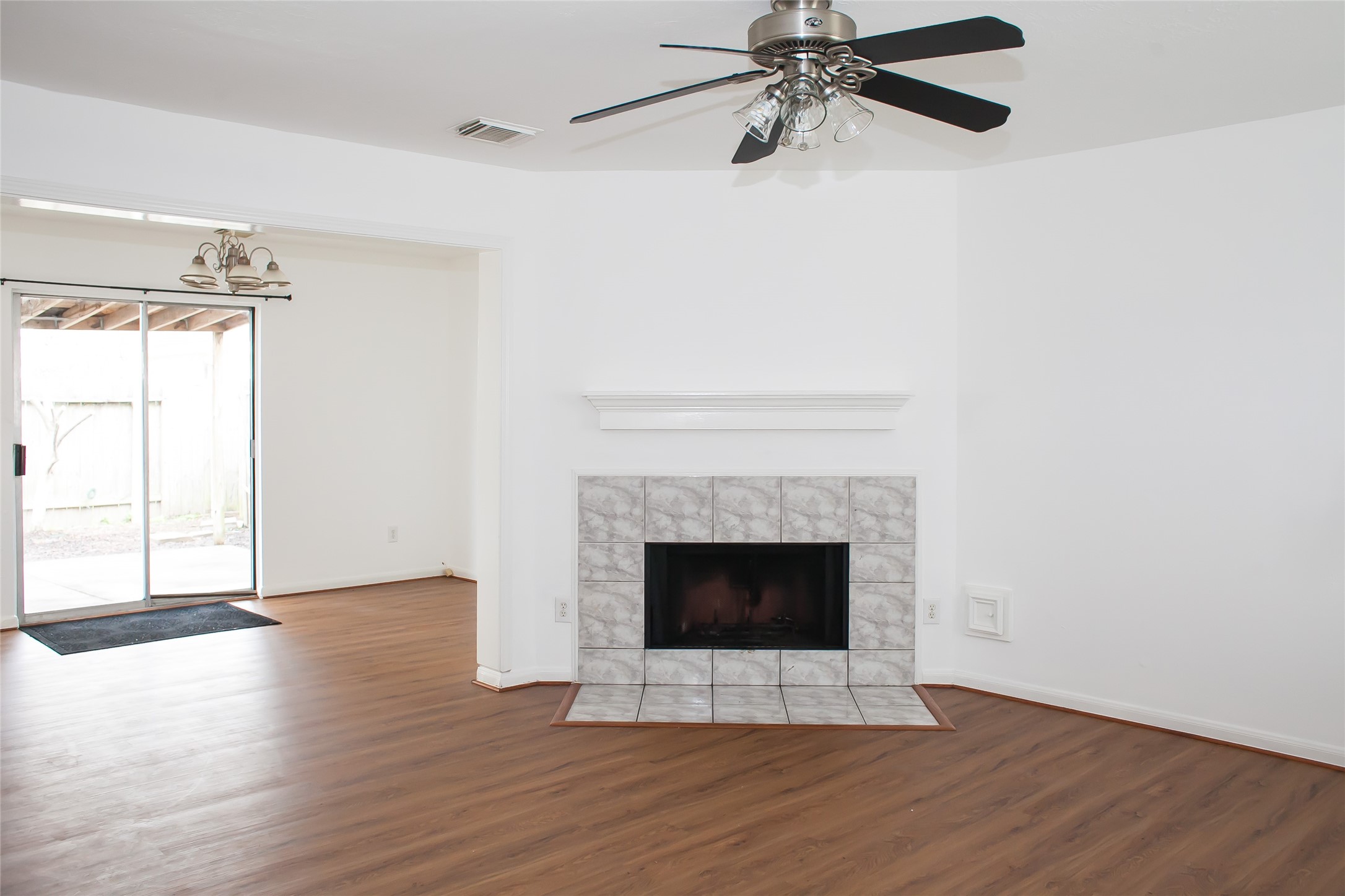 8910 Sage Place Property Photo 3