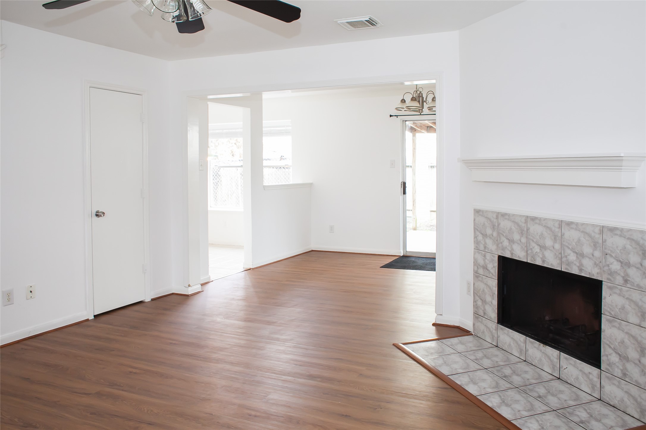 8910 Sage Place Property Photo 4