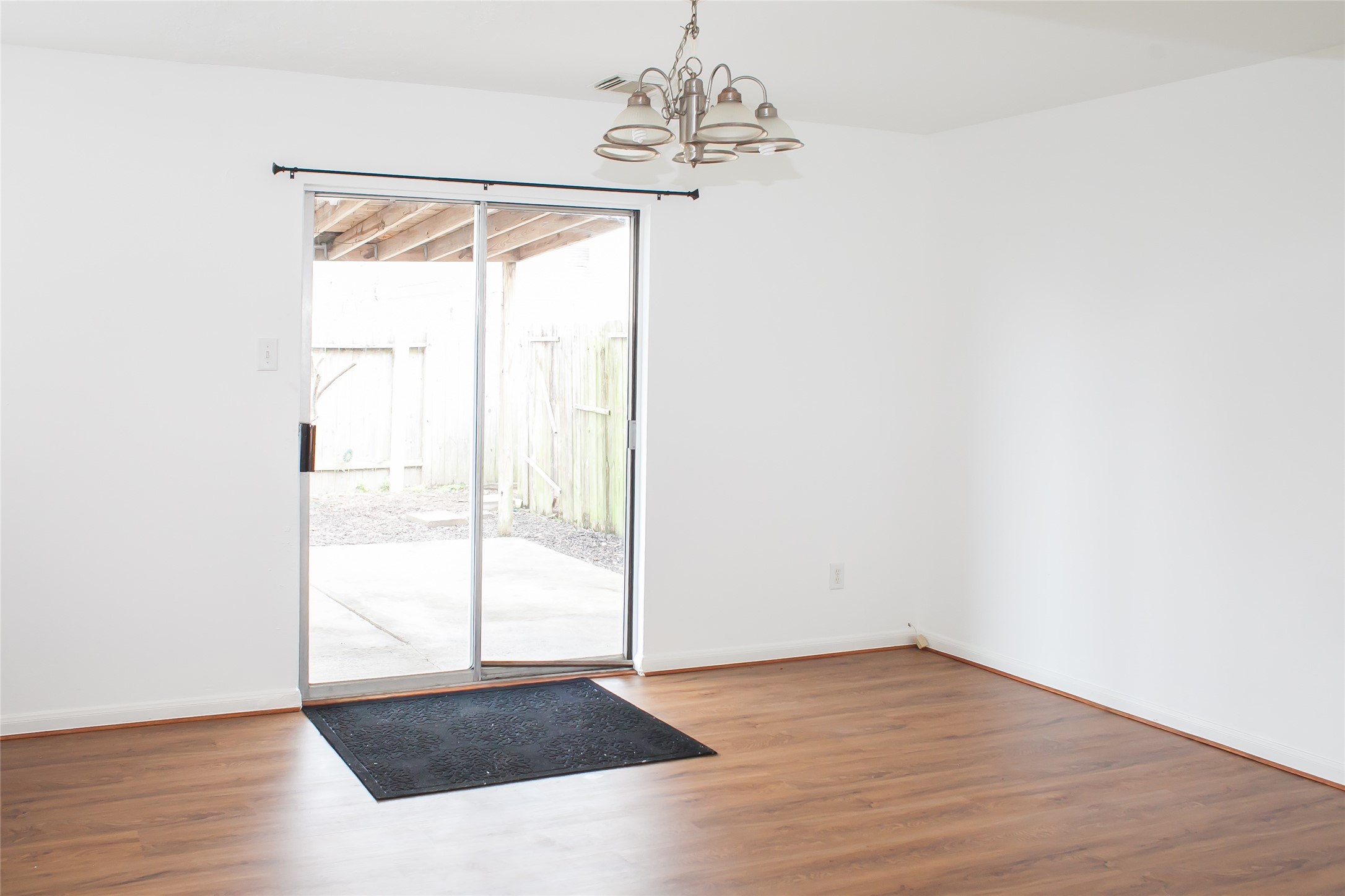8910 Sage Place Property Photo 7