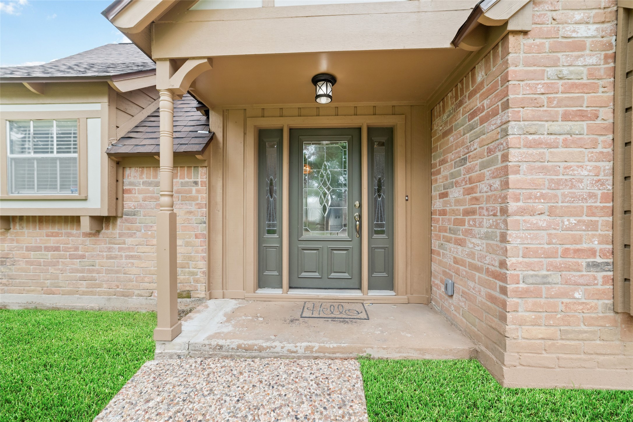 7910 Oak Moss Drive Property Photo 2