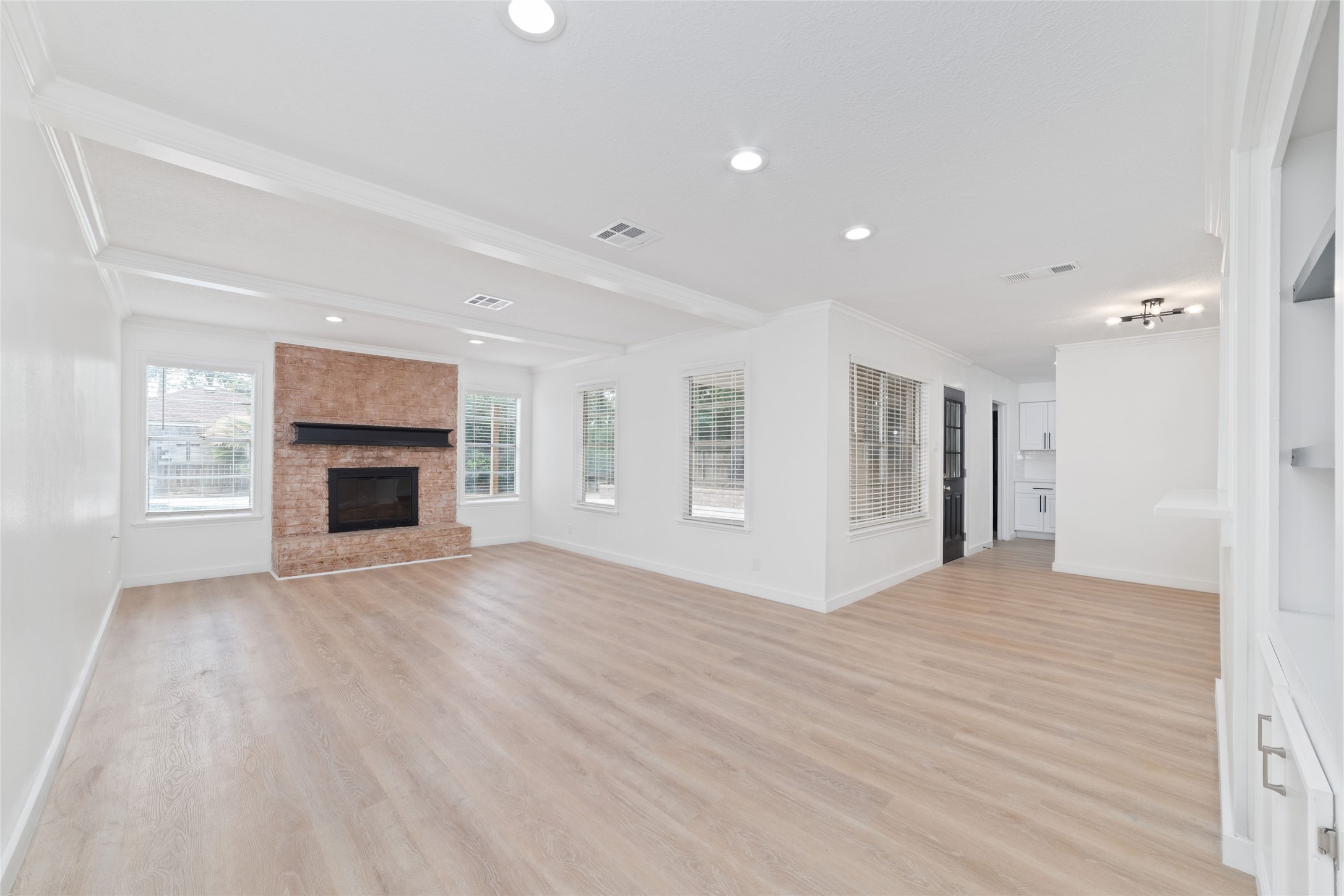 7910 Oak Moss Drive Property Photo 6