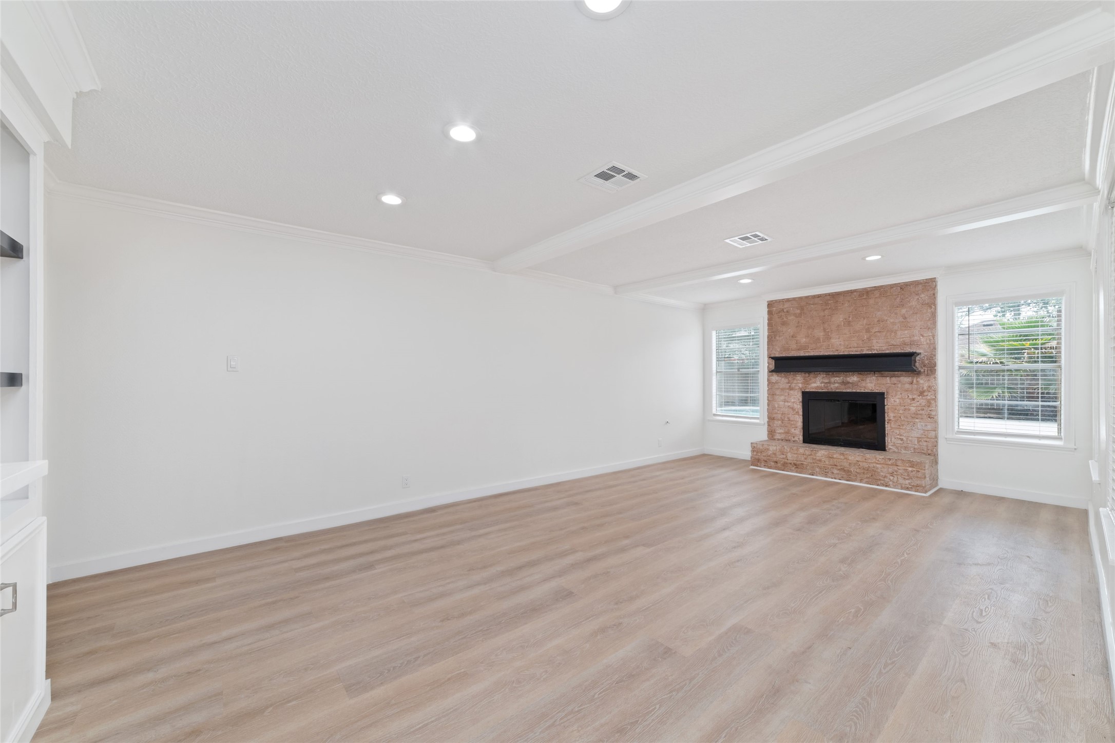 7910 Oak Moss Drive Property Photo 7