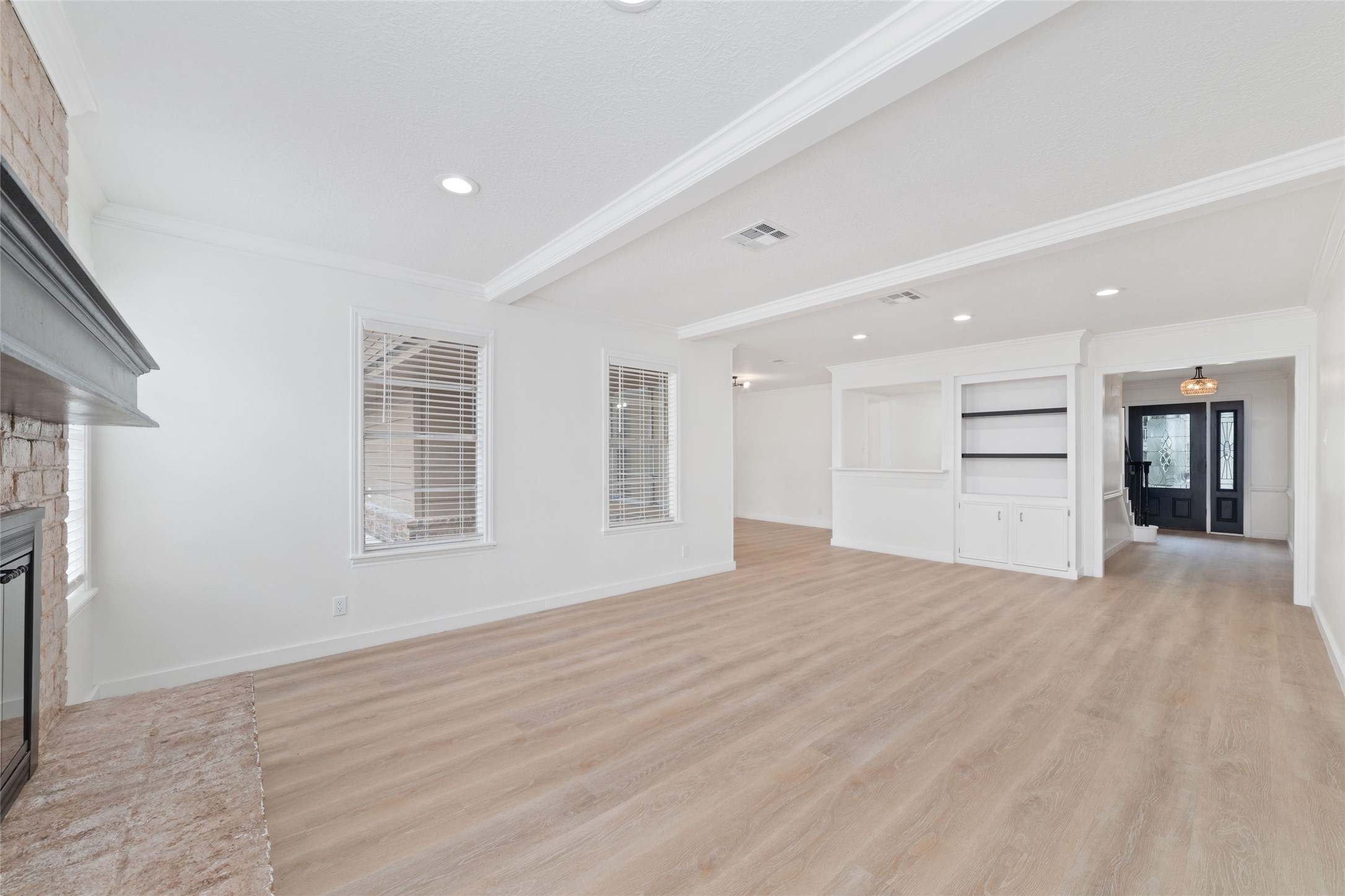 7910 Oak Moss Drive Property Photo 8
