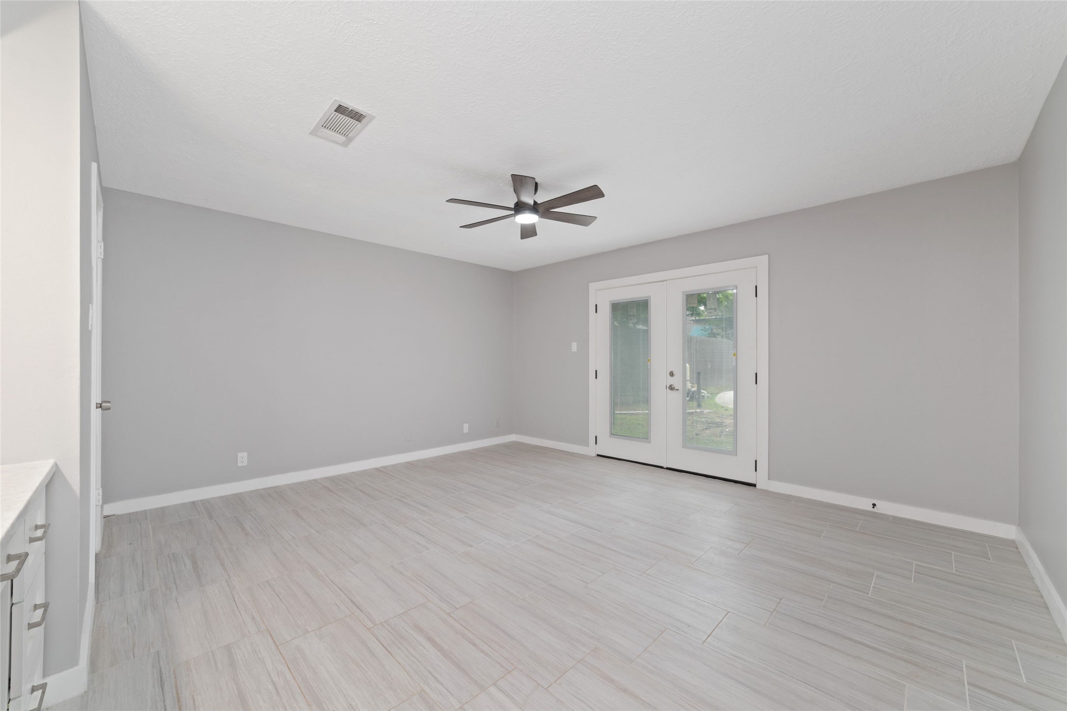 7910 Oak Moss Drive Property Photo 13