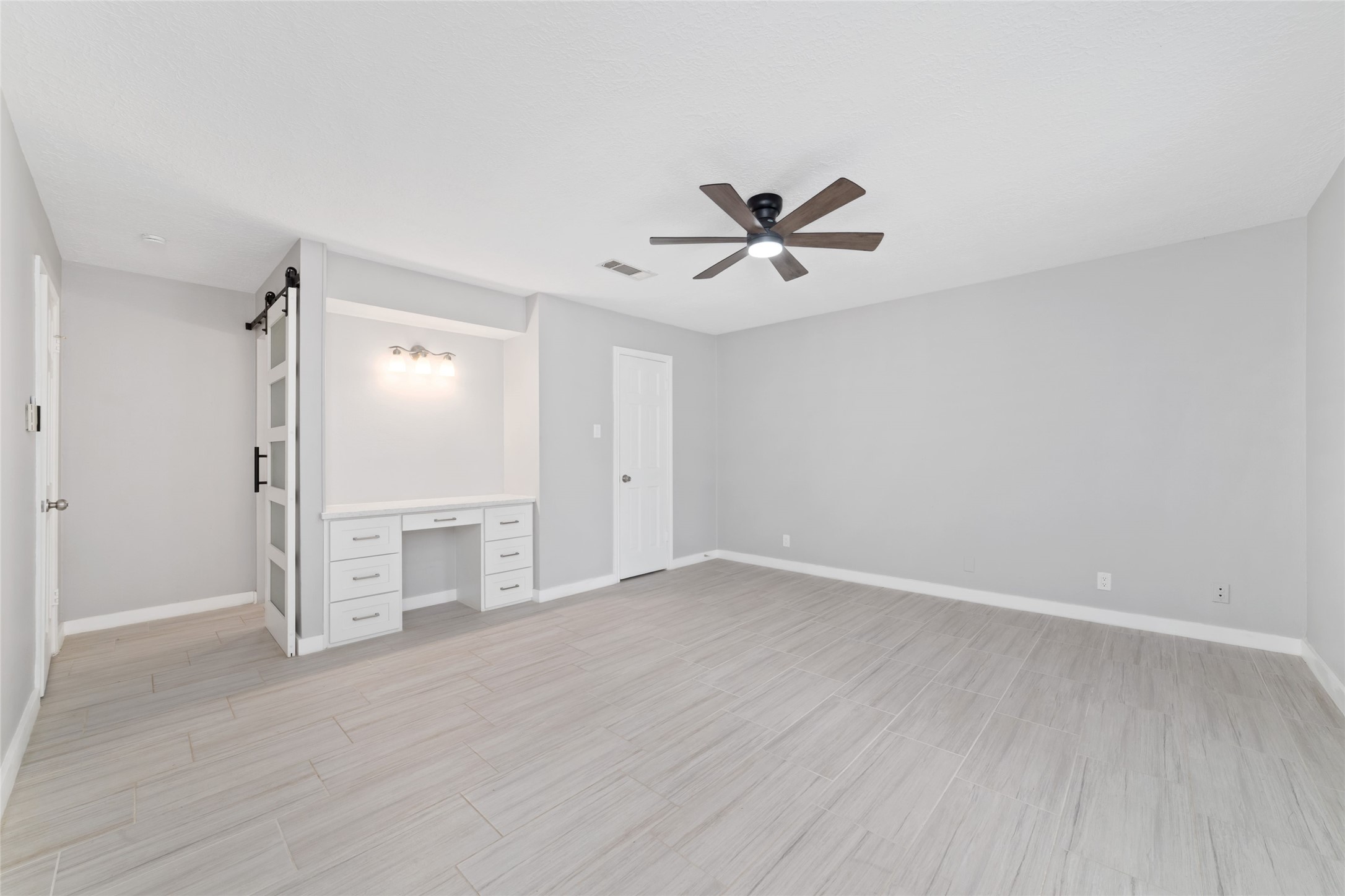 7910 Oak Moss Drive Property Photo 14