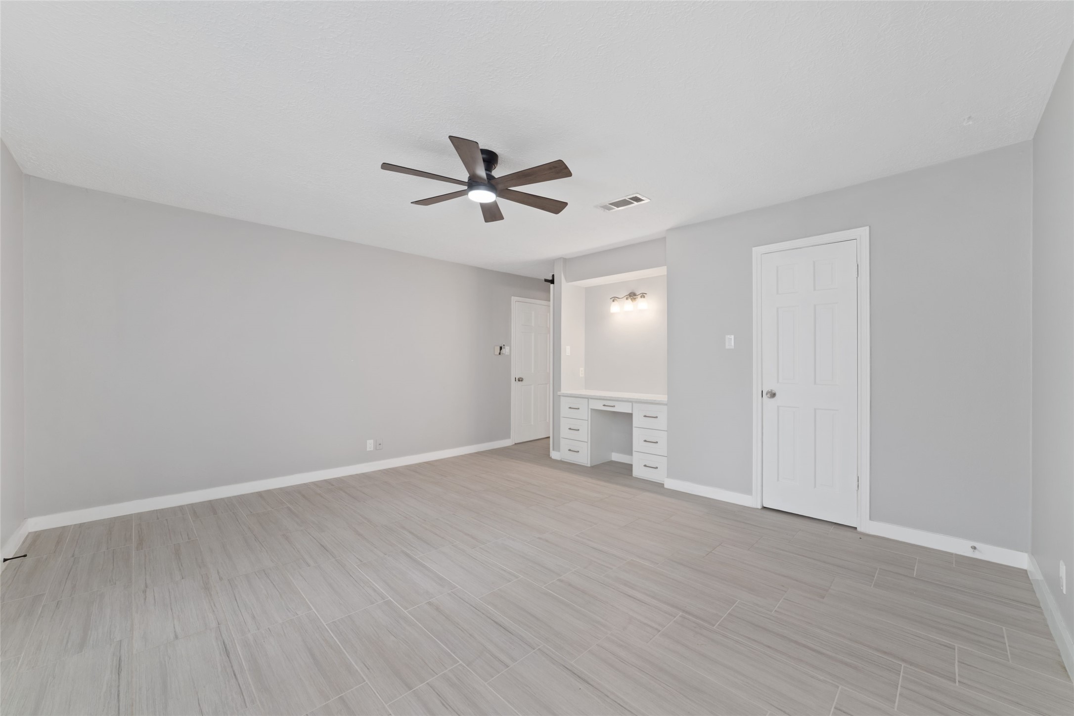 7910 Oak Moss Drive Property Photo 15