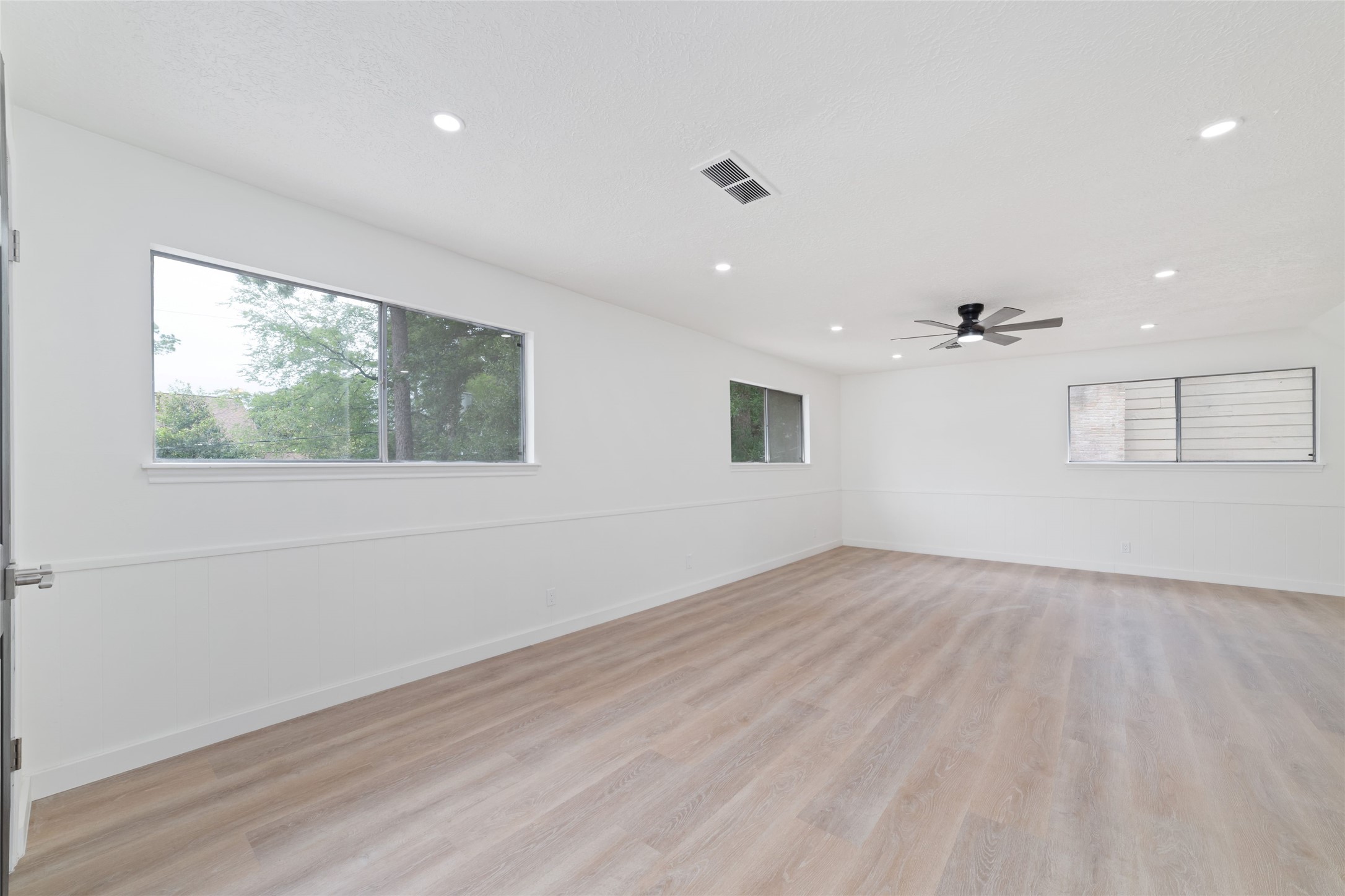 7910 Oak Moss Drive Property Photo 18