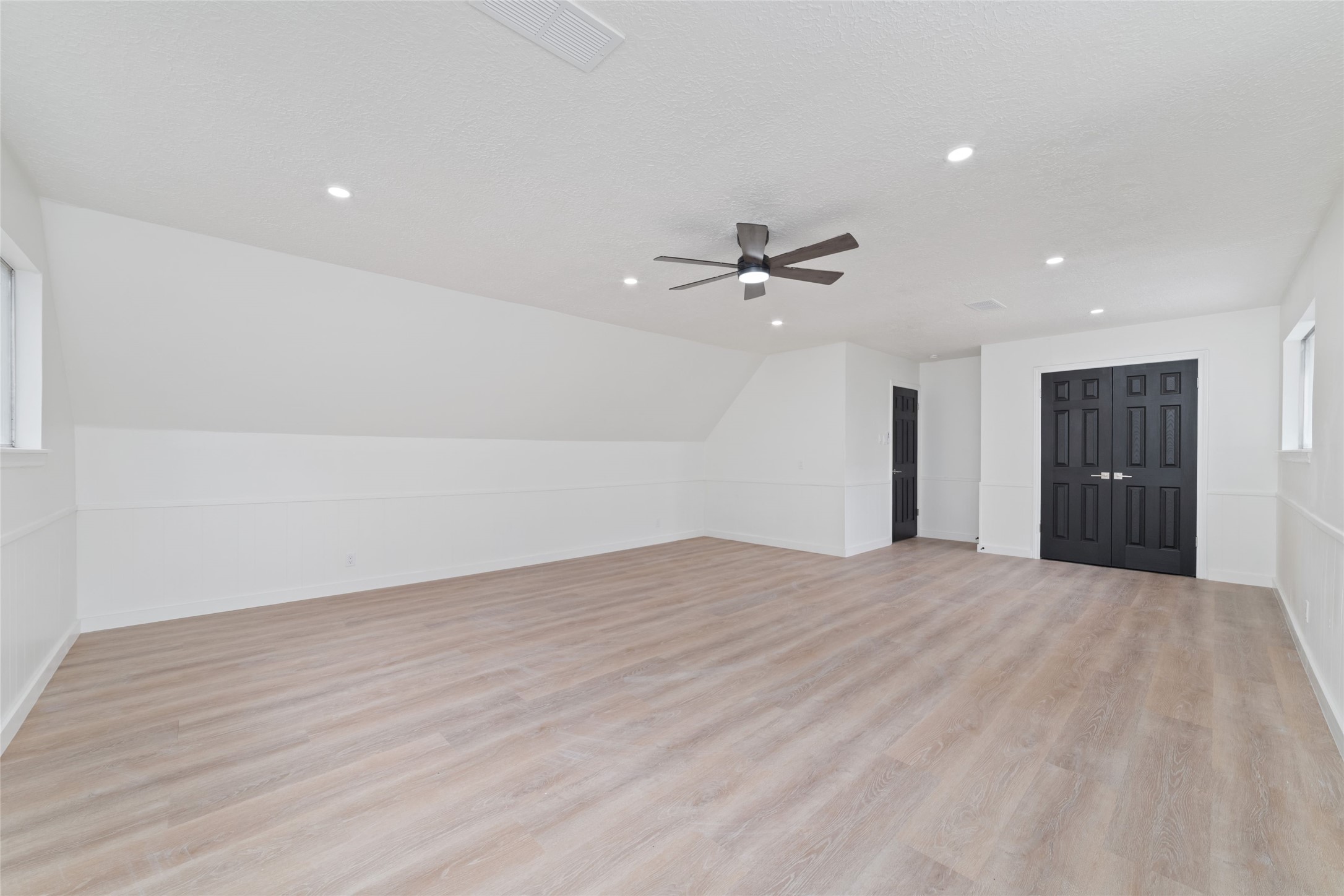 7910 Oak Moss Drive Property Photo 19
