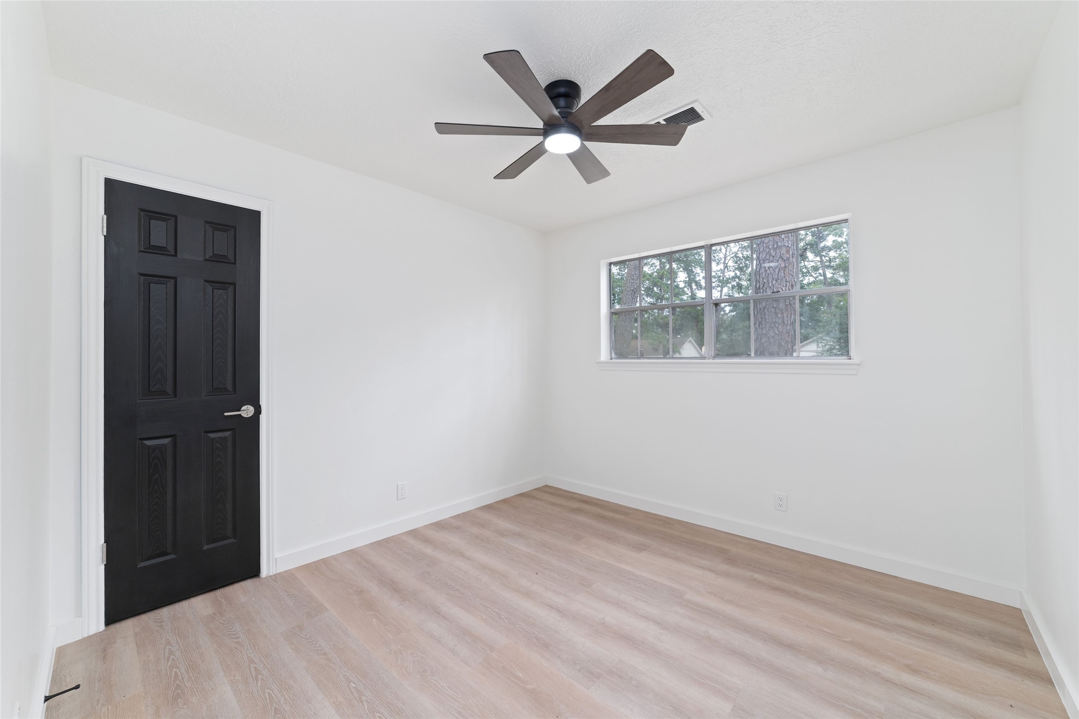 7910 Oak Moss Drive Property Photo 20
