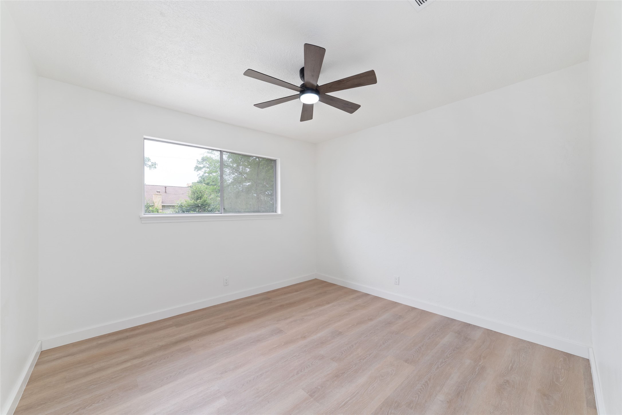 7910 Oak Moss Drive Property Photo 21