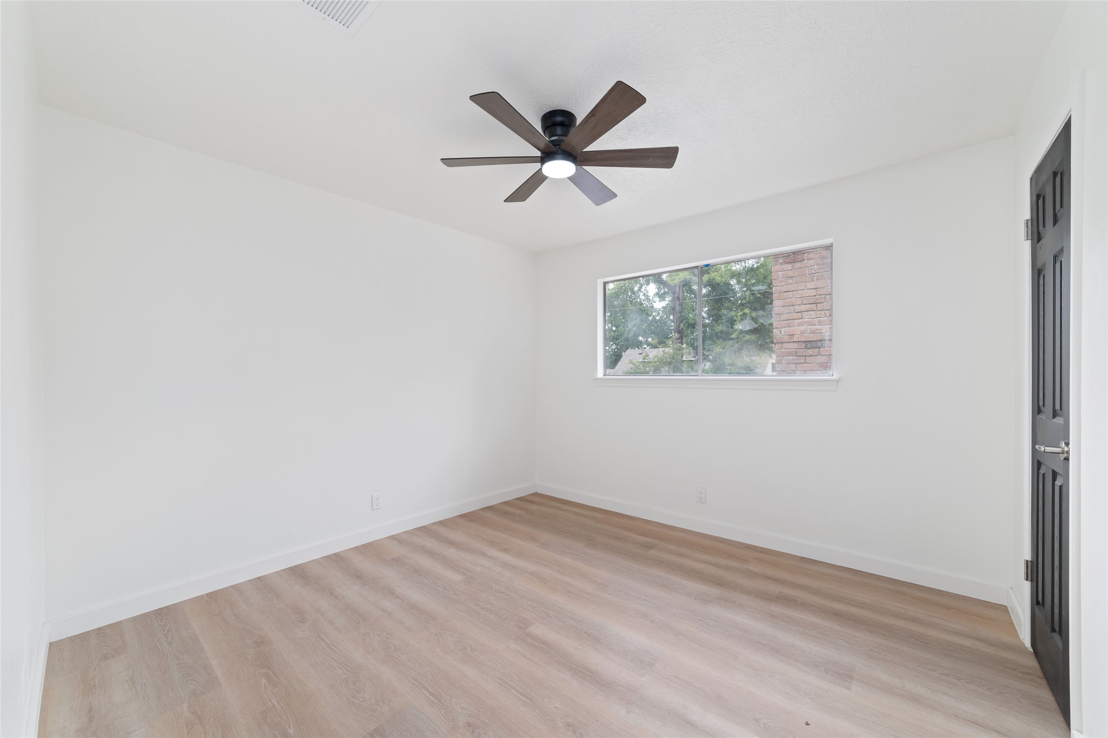 7910 Oak Moss Drive Property Photo 22