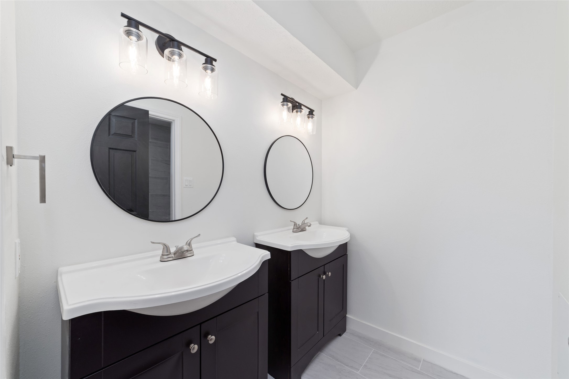 7910 Oak Moss Drive Property Photo 23