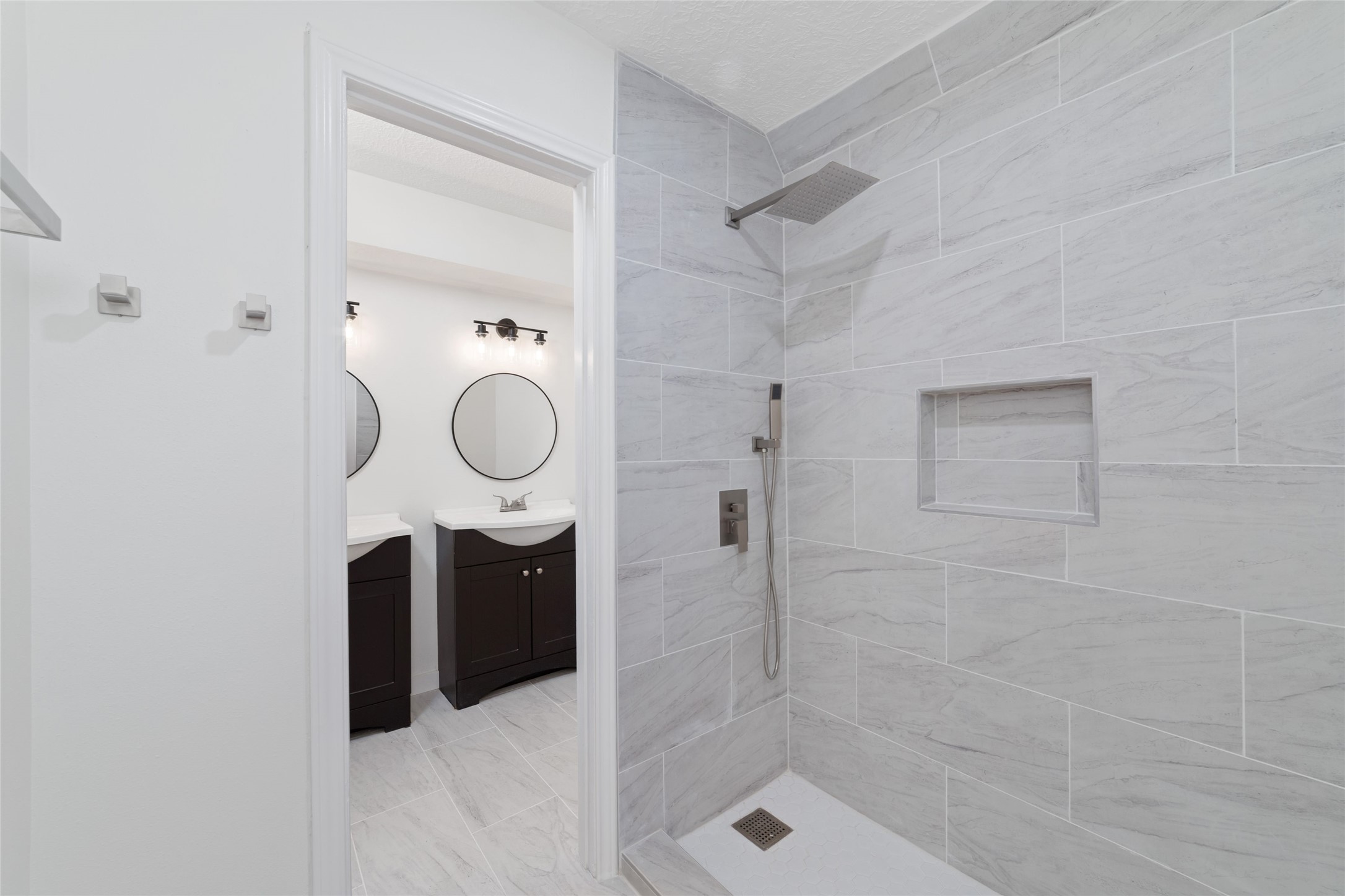 7910 Oak Moss Drive Property Photo 24