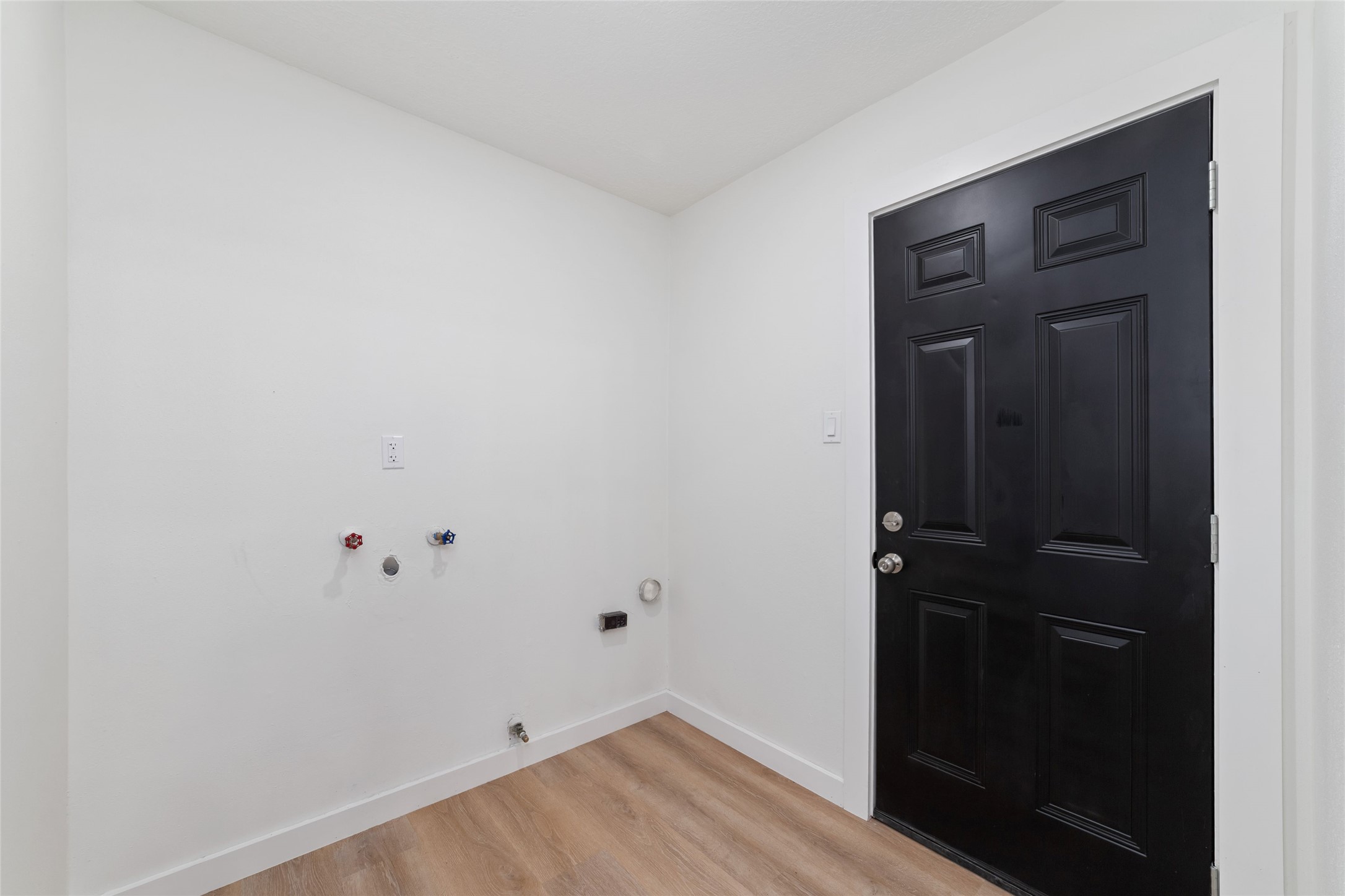 7910 Oak Moss Drive Property Photo 25