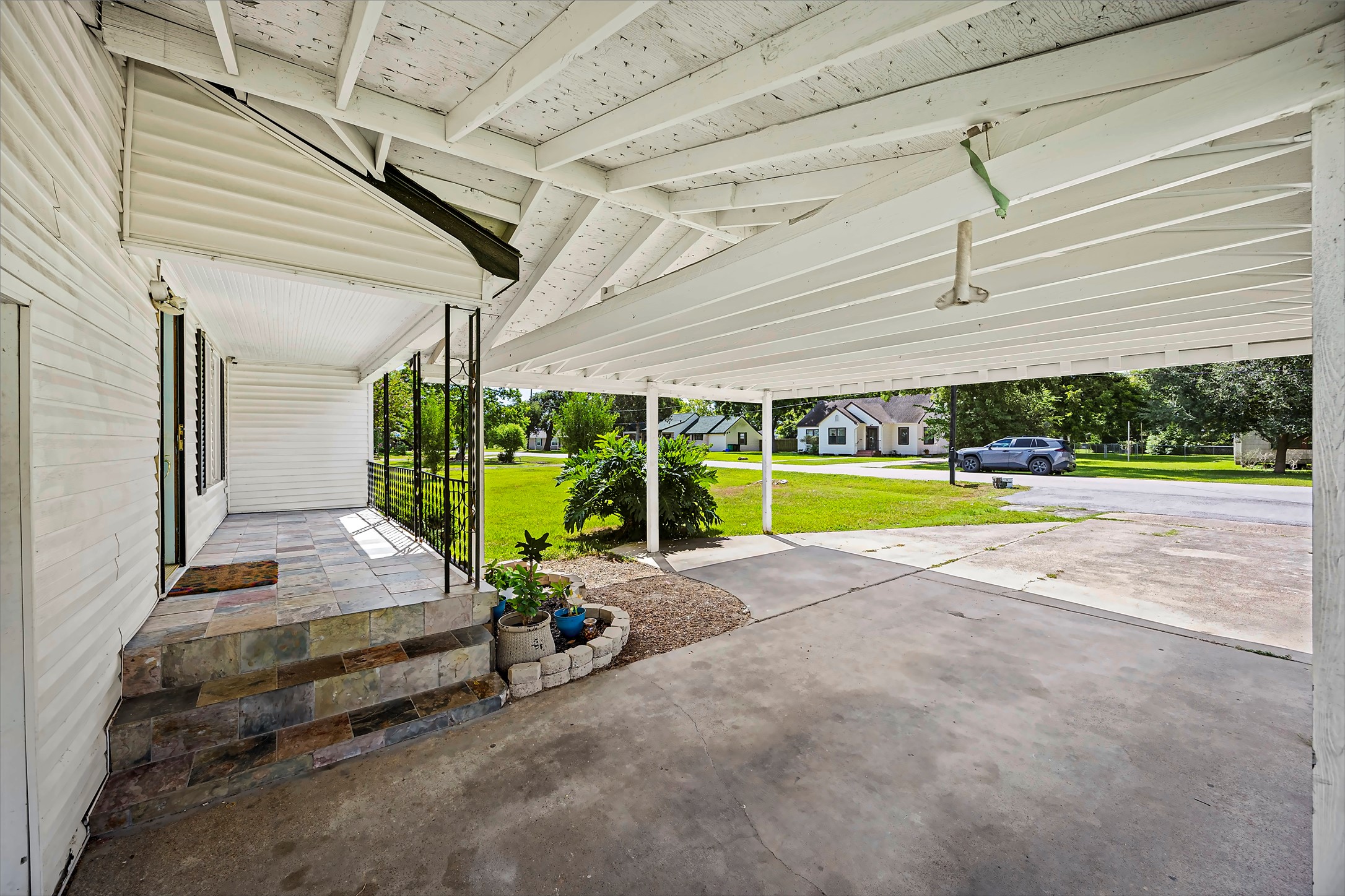 209 South Street Property Photo 4