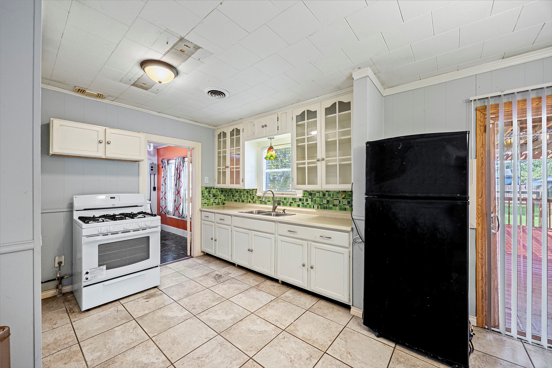 209 South Street Property Photo 9