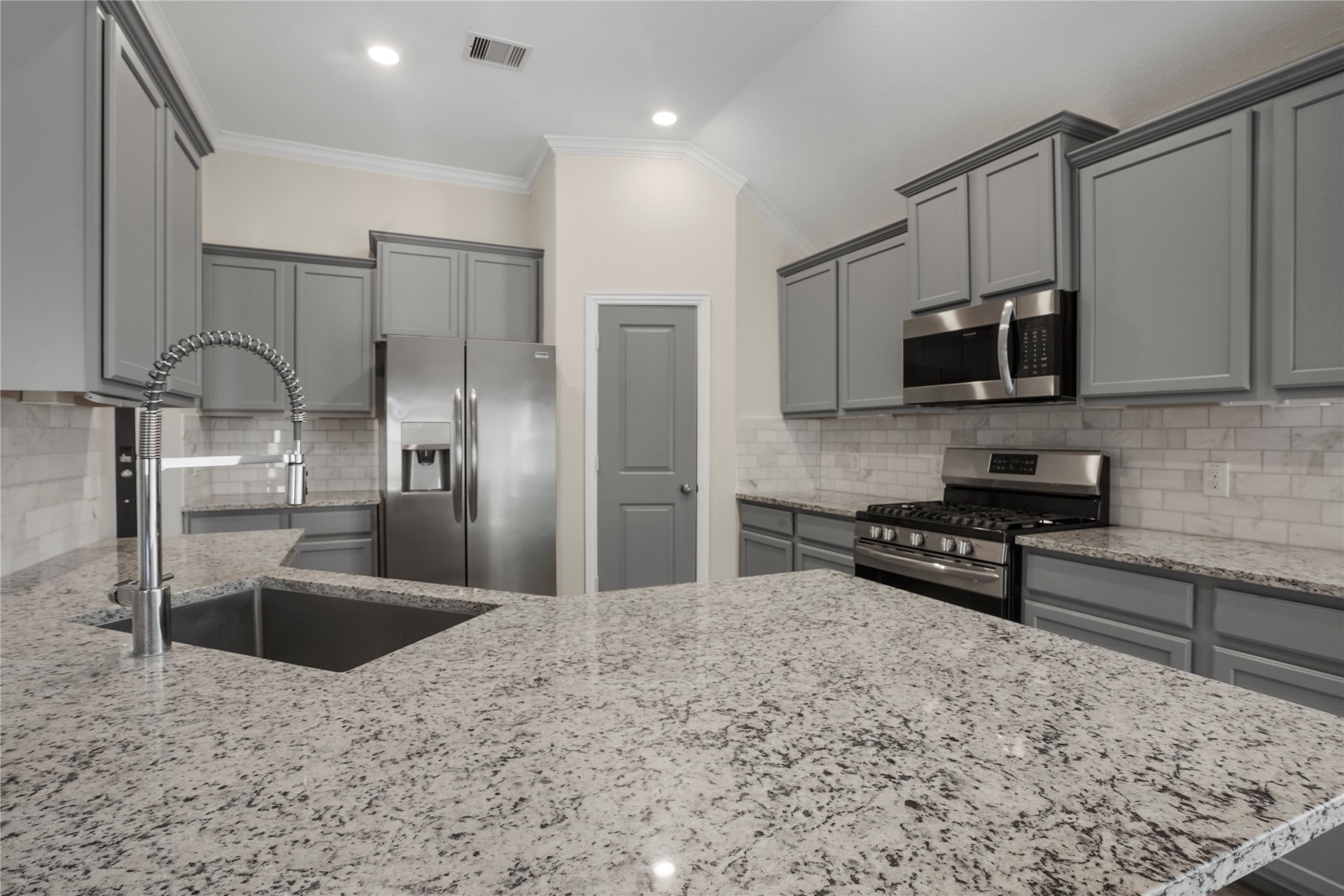 15218 Kickapoo Cavern Drive Property Photo 5