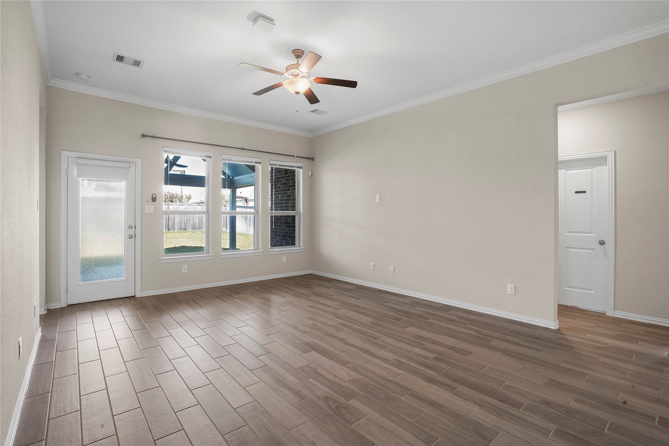 15218 Kickapoo Cavern Drive Property Photo 6
