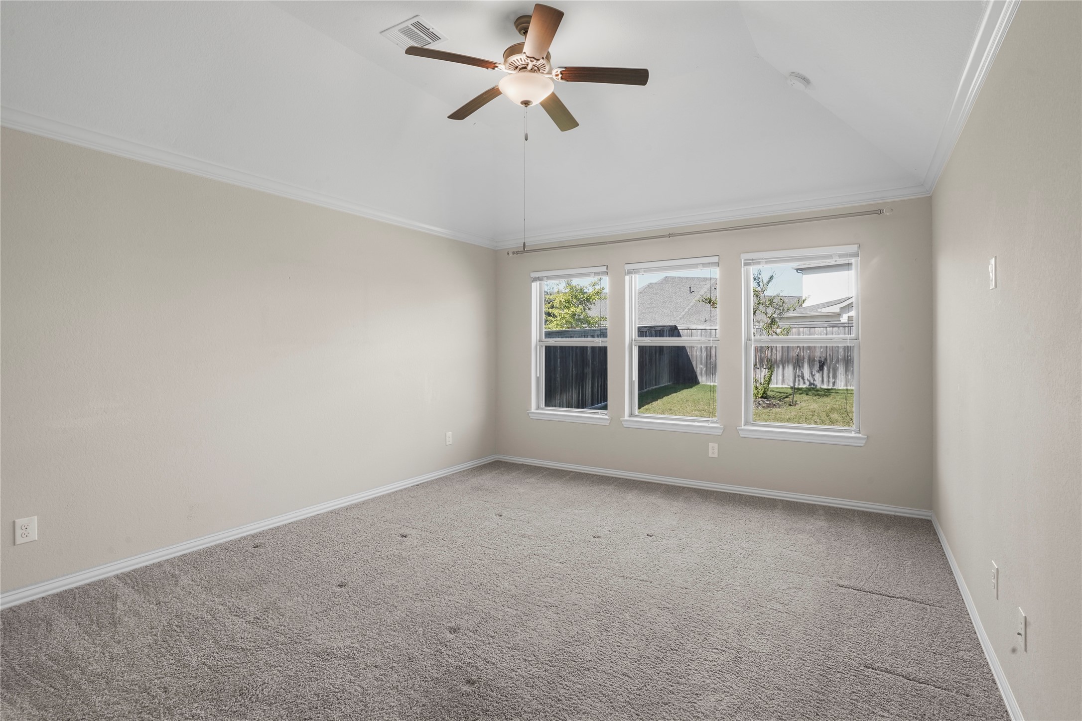15218 Kickapoo Cavern Drive Property Photo 7